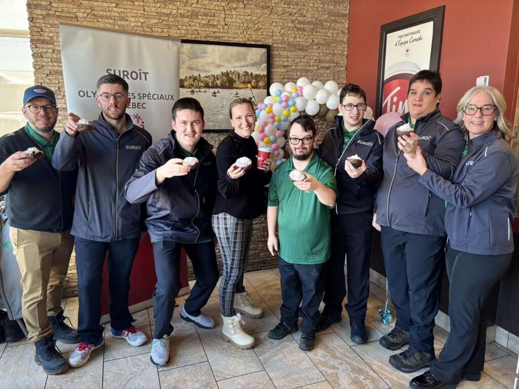 Tim Hortons redonne encore pour le sport et l’inclusion : mordre à belles dents dans les Olympiques spéciaux