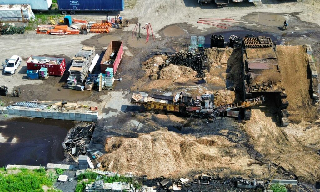 Incendie dans un centre de recyclage de Saint-Isidore