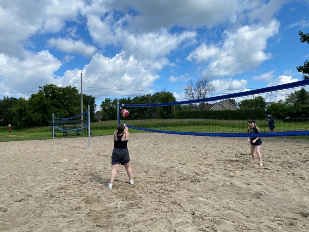 Un tournoi amical pour inaugurer les terrains de volleyball de plage