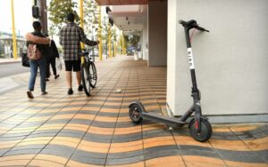 Trottinettes électriques autorisées sur la voie publique : quelles sont les règles ?