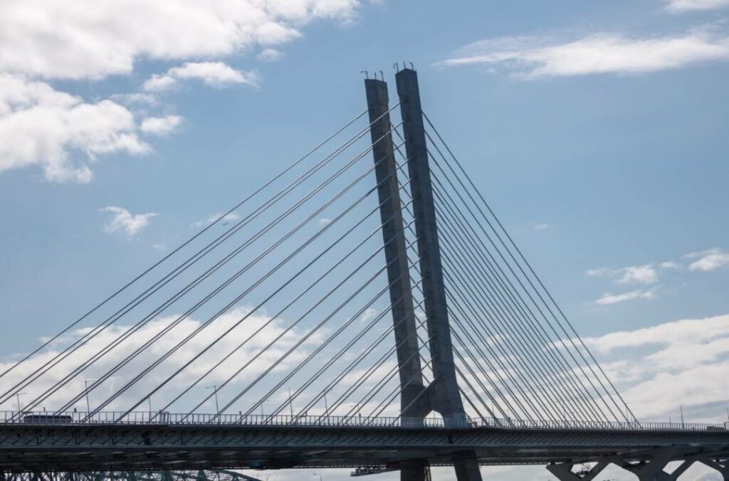 Pont Samuel-De Champlain : un deuxième coroner recommande des glissières anti-suicides