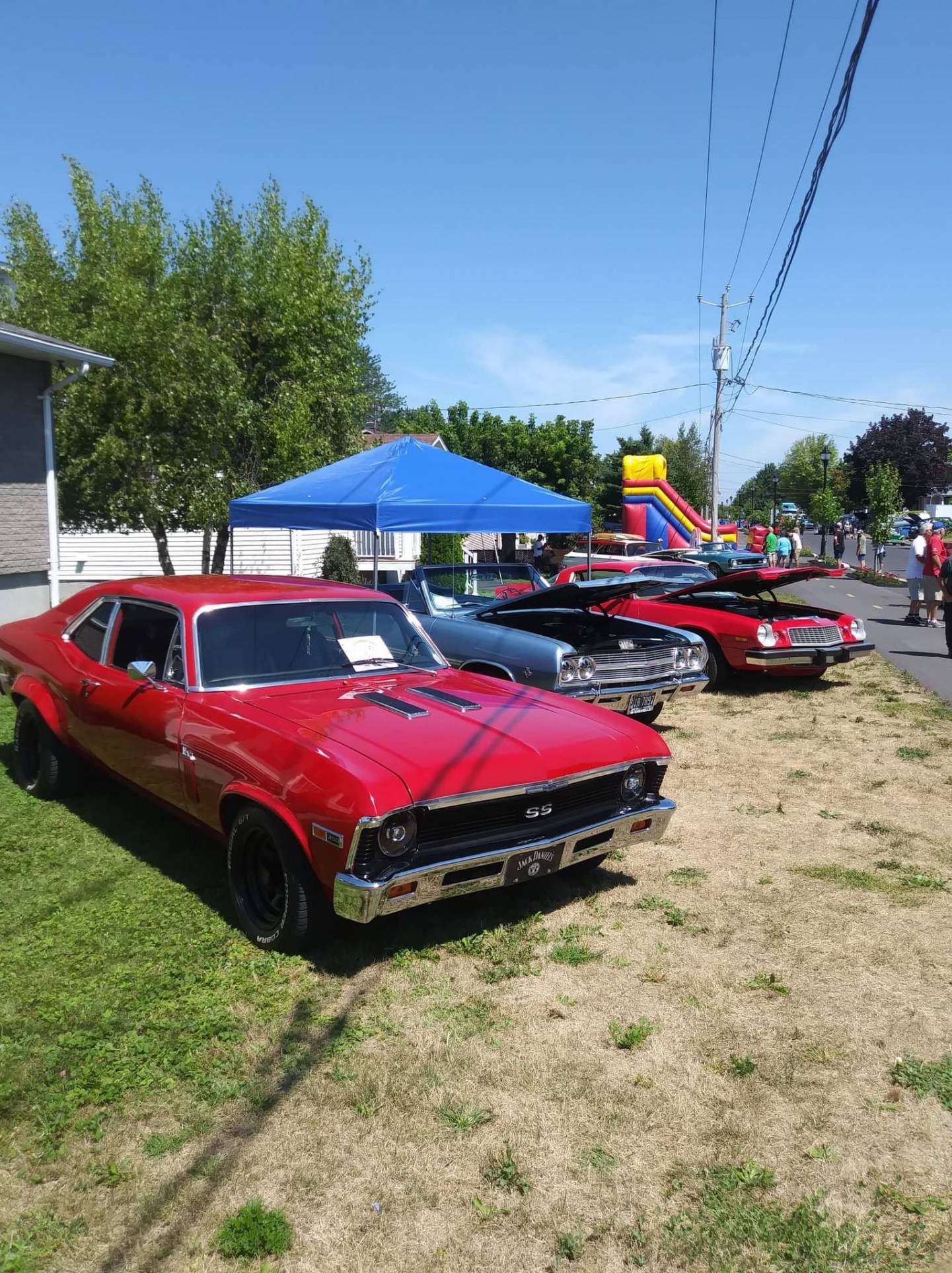 Exposition caritative de voitures anciennes à Saint-Constant