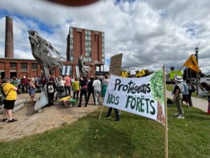 Une centaine de personnes manifestent «pour la suite du monde»