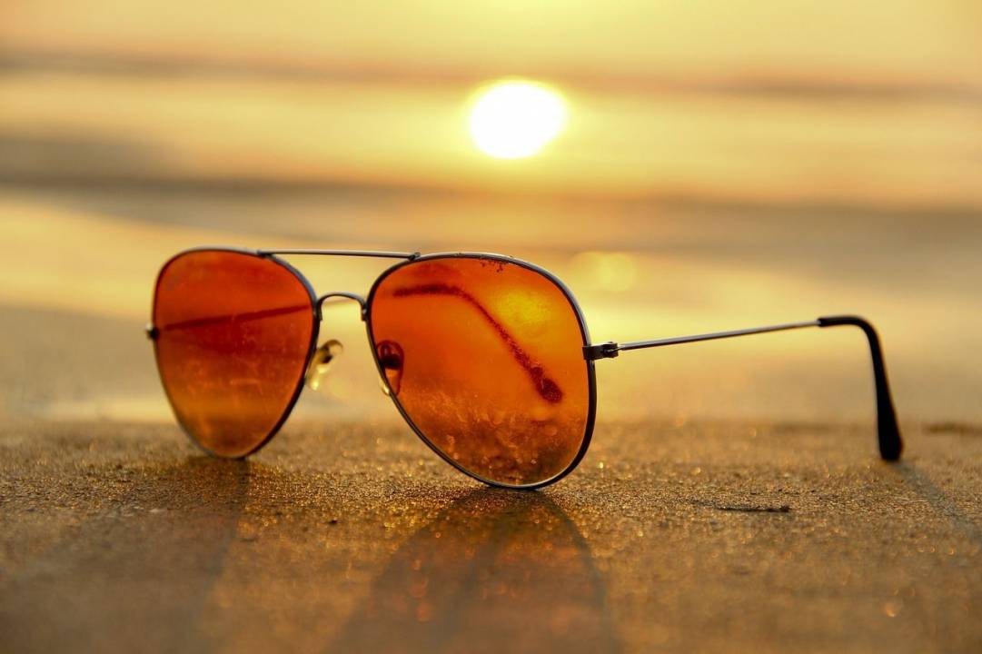Lunettes de soleil : pourquoi elles sont essentielles même en hiver?