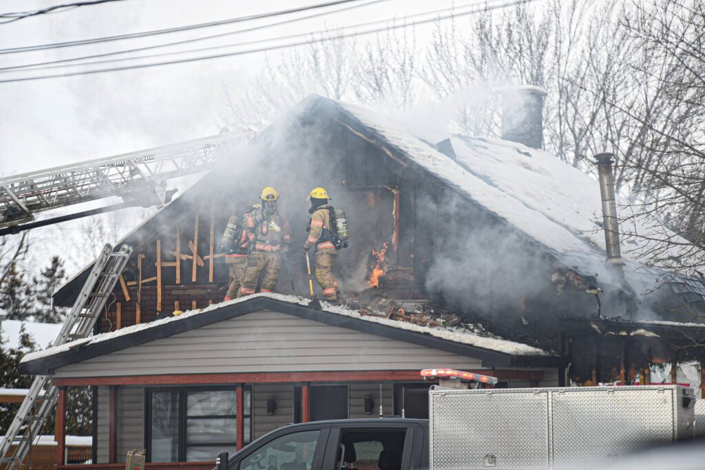 Une résidence flambe à Châteauguay
