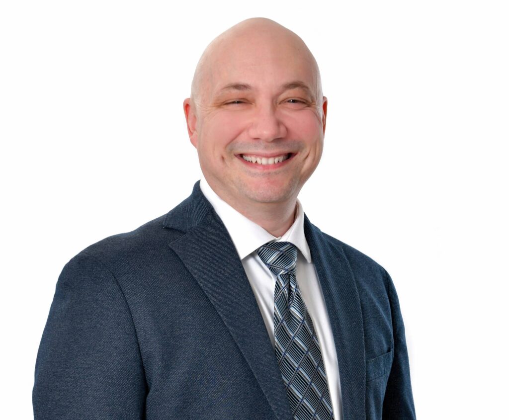 Châteauguay–Les Jardins-de-Napierville : candidat conservateur au parcours atypique