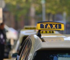 Taxi ou covoiturage ? Avantages et inconvénients selon les villes du Québec