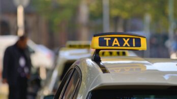 Taxi ou covoiturage ? Avantages et inconvénients selon les villes du Québec