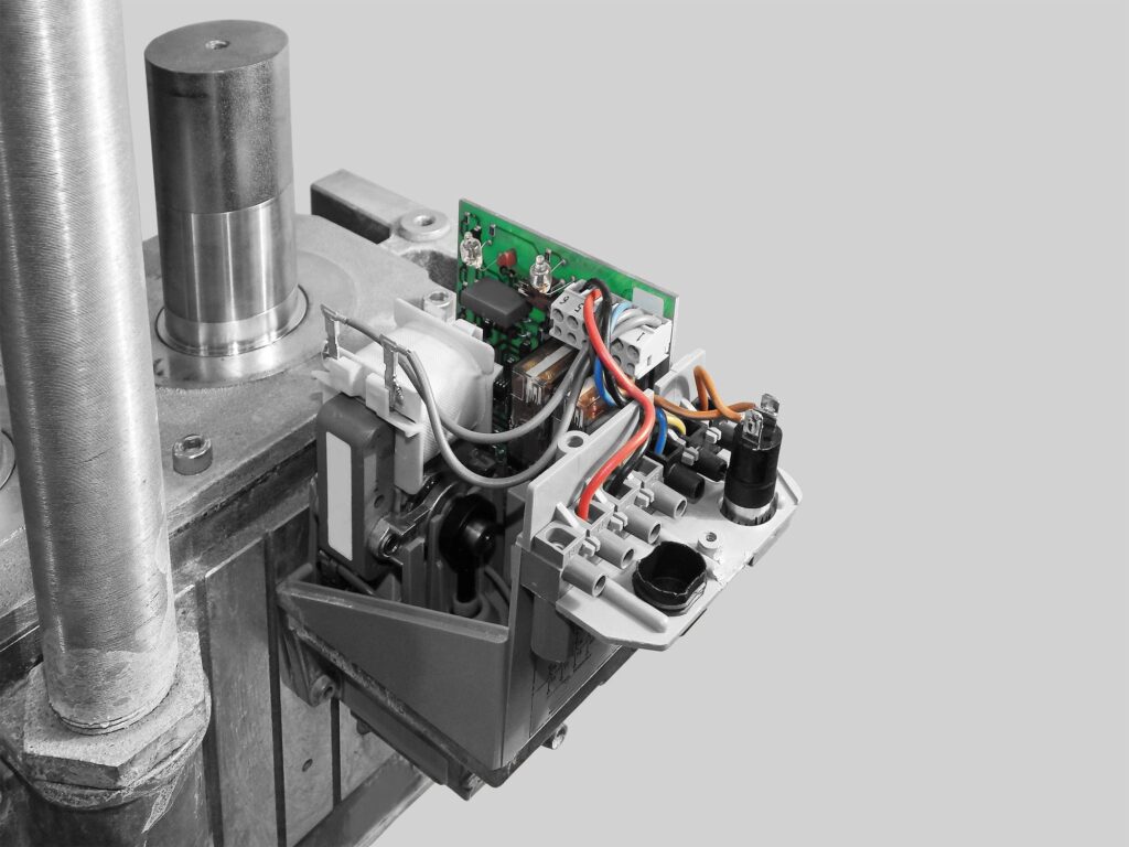 Réparation d’électronique industrielle : une alternative fiable au remplacement de vos équipements
