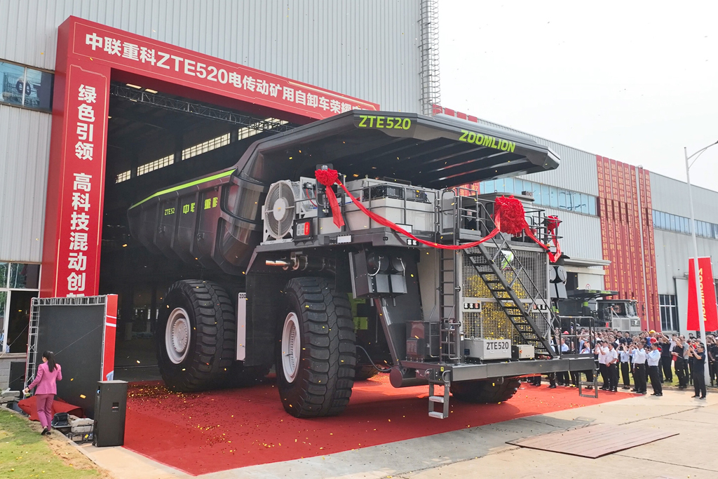 Zoomlion construit le plus gros tombereau hybride au monde