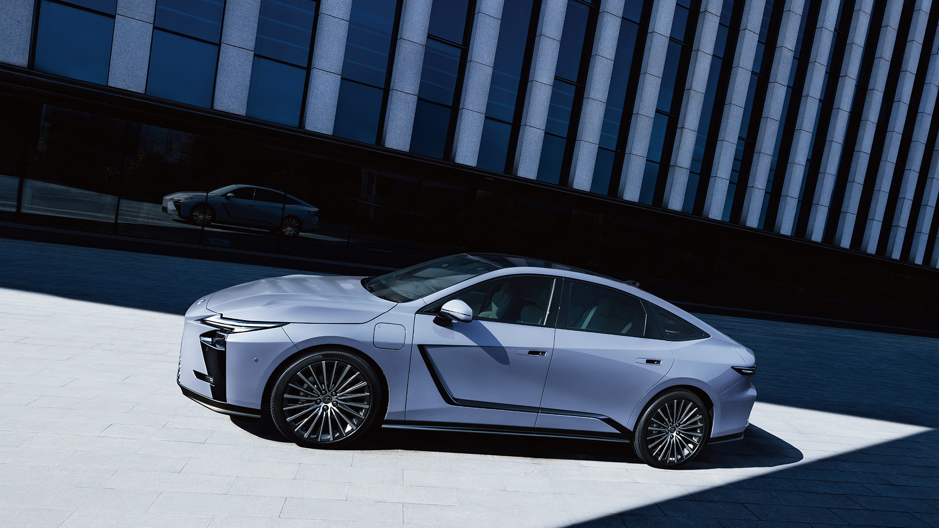 La prochaine Lexus ES sera à essence et électrique et complètement différente