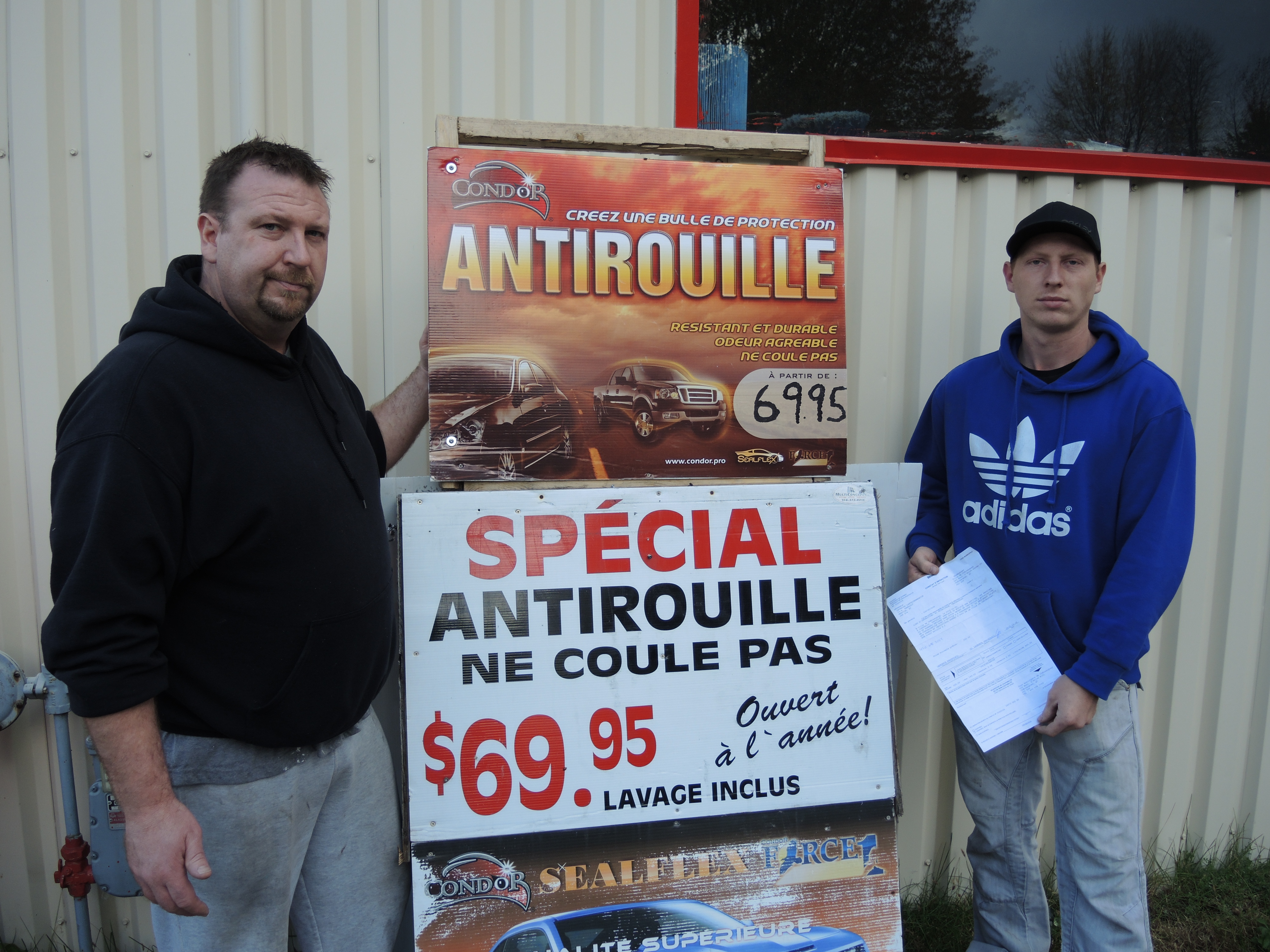 Choqués d’écoper une amende de 440 $ pour leur enseigne