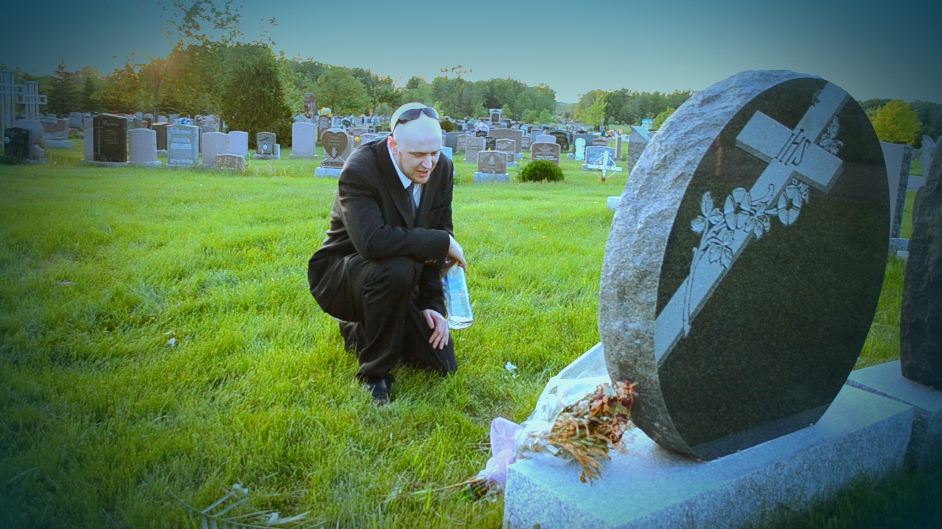 Image illustrant l'article: Un Merciérois lance un vidéoclip en mémoire des êtres chers disparus