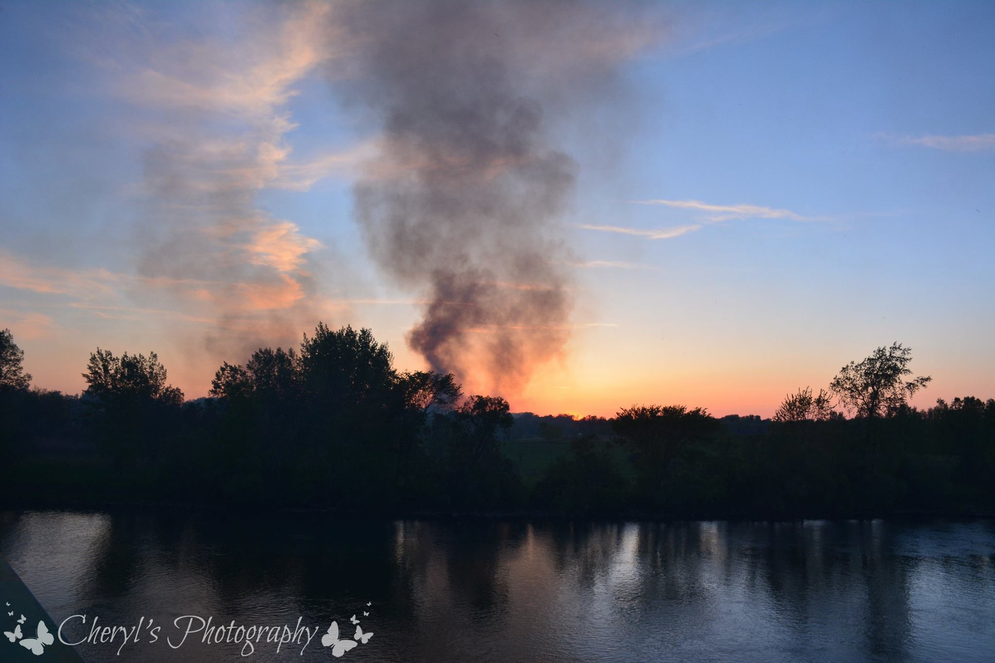 Feu de broussailles près de l’île Saint-Bernard