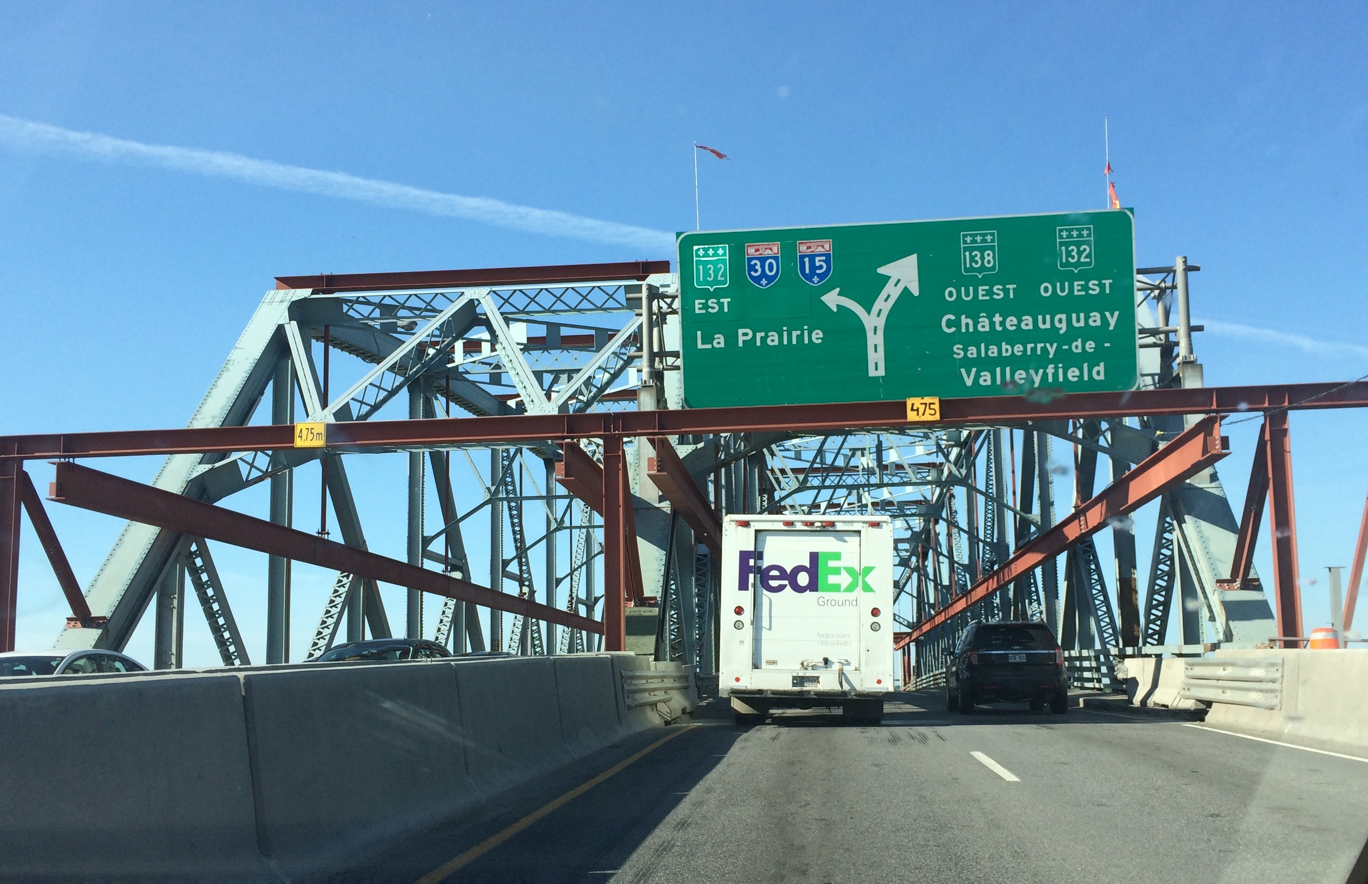 Un pont roulant pour transporter le tablier