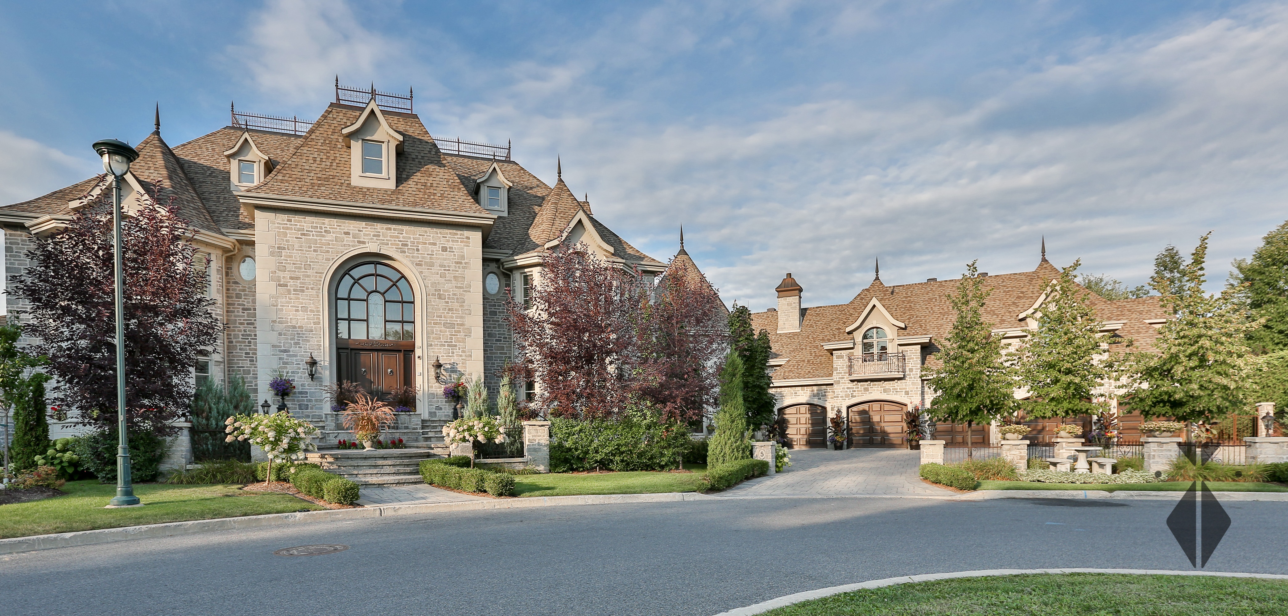 Un manoir de 7 M $  à vendre à Candiac