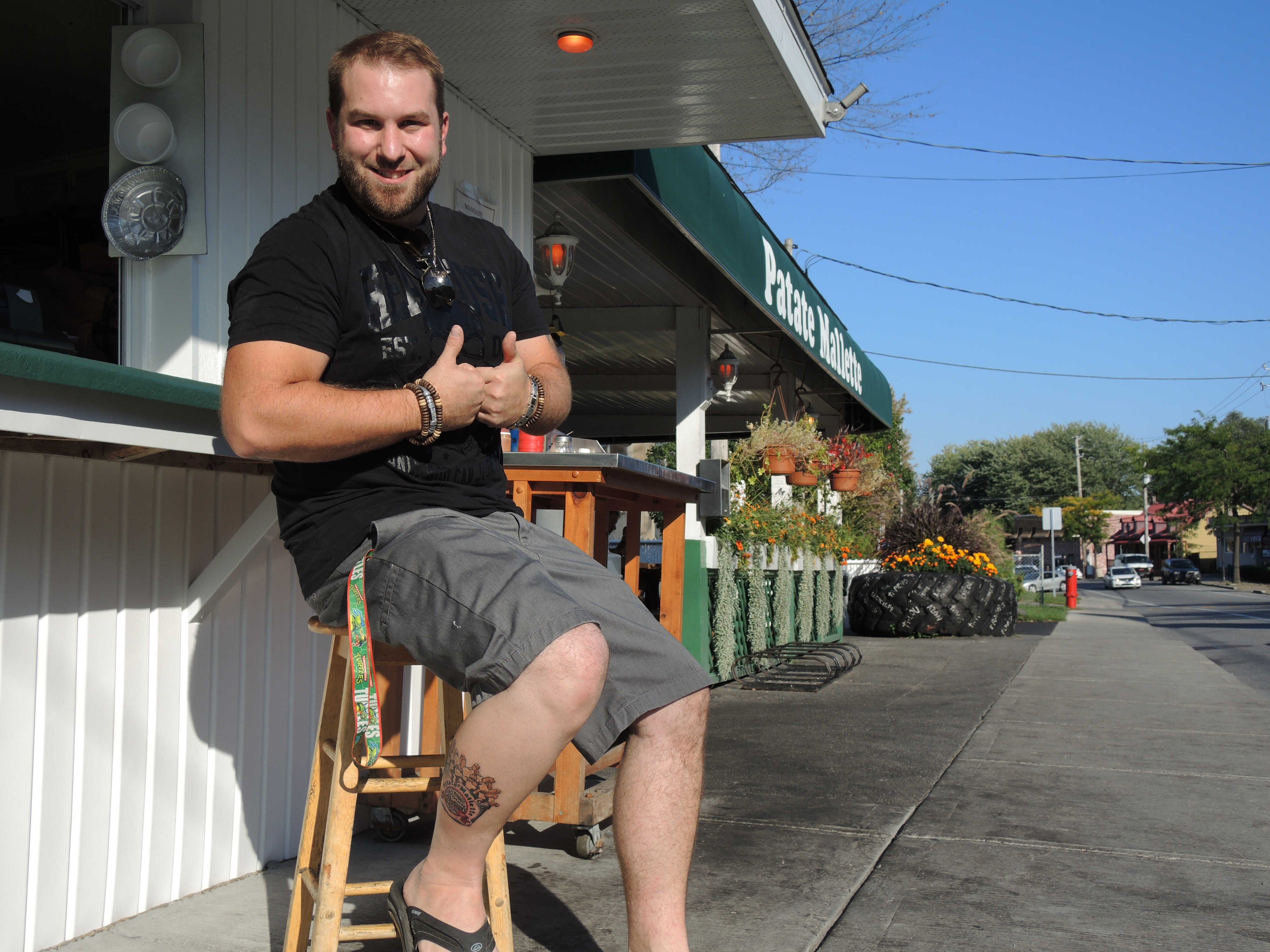 Tatoué de sa poutine préférée