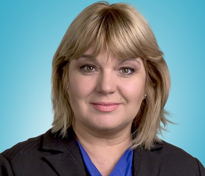 Sophie Stanké appuyée par deux anciens maires