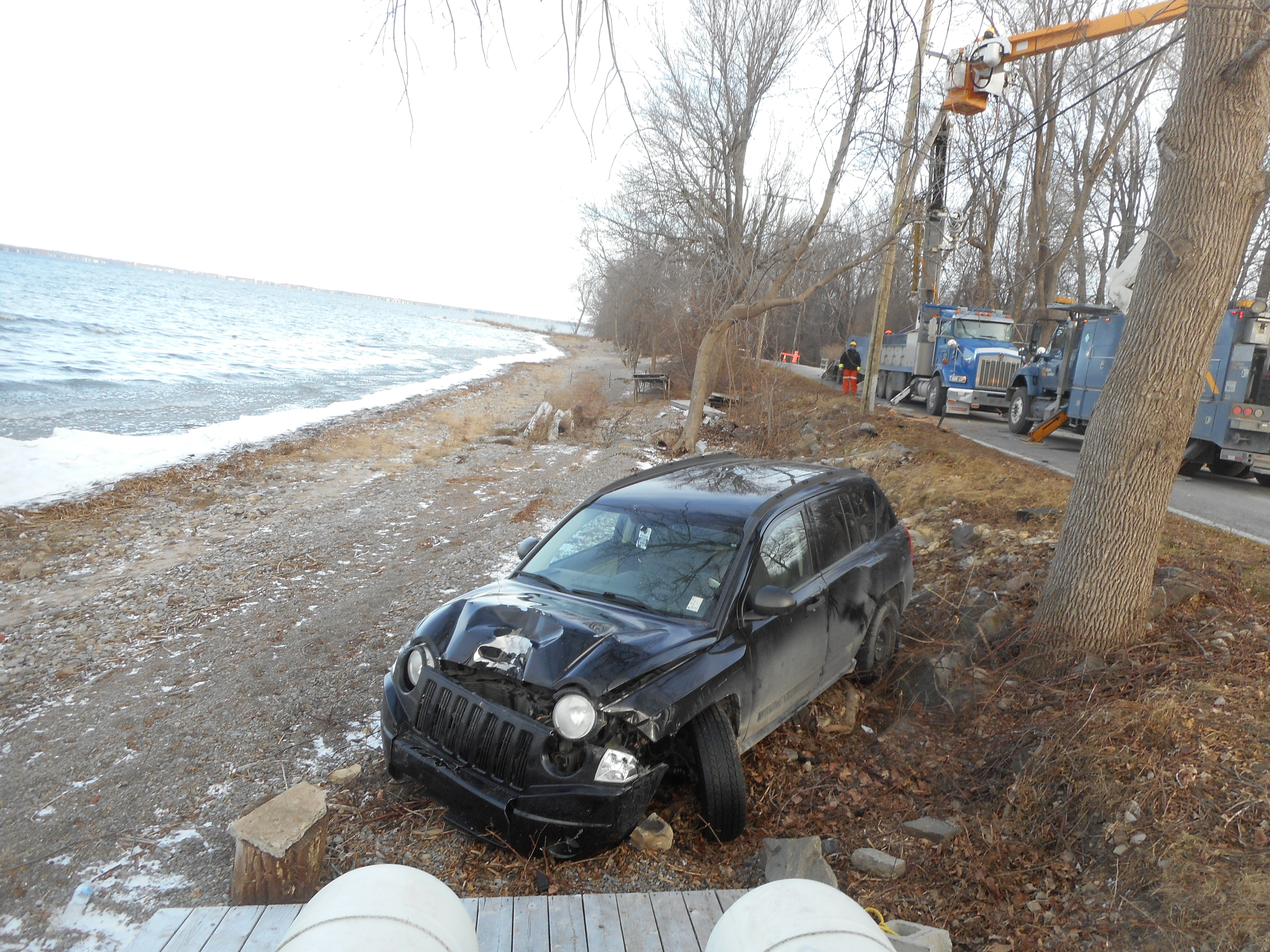 Une voiture fauche un poteau d’Hydro-Québec à Châteauguay