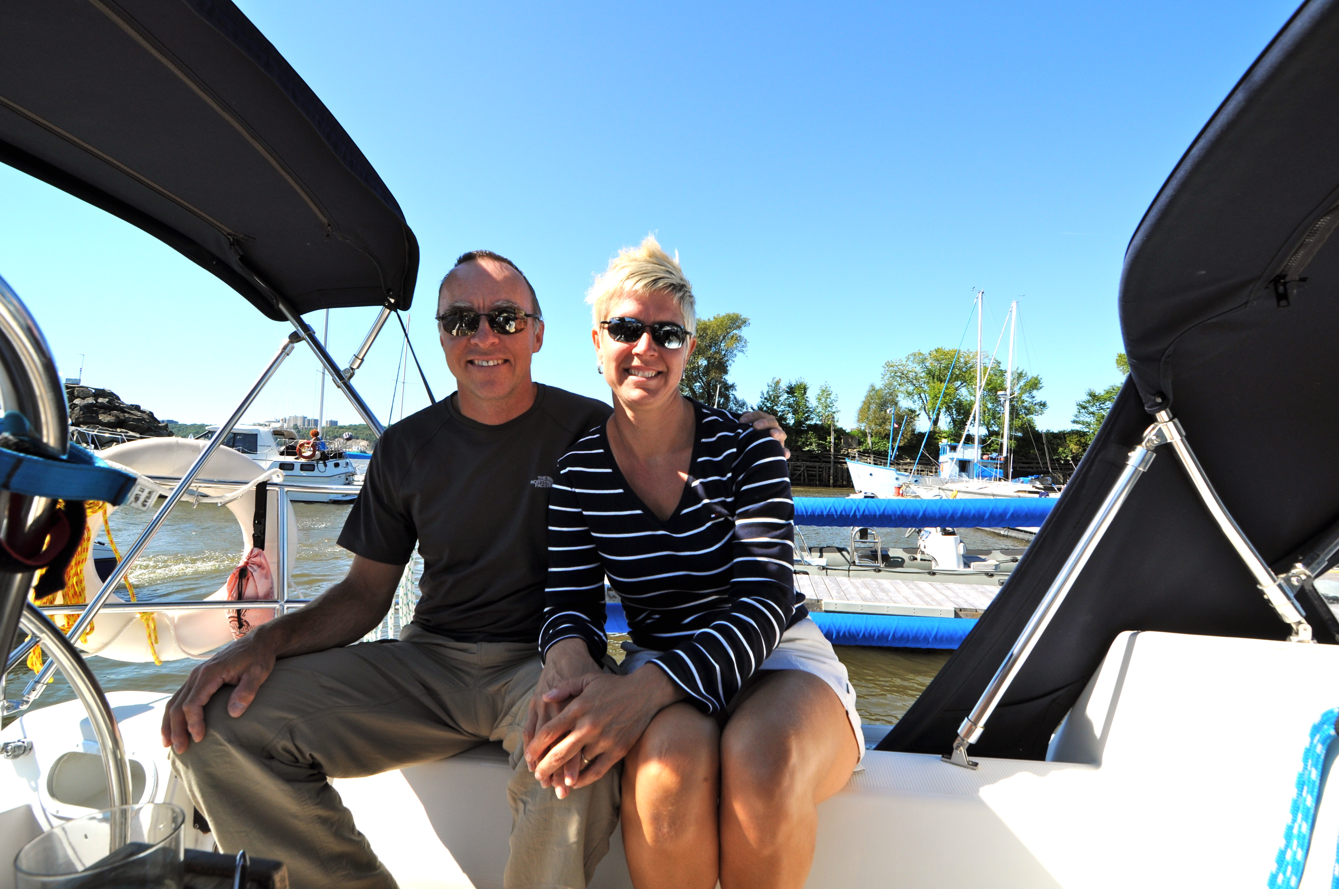 Image illustrant l'article: Un couple de Châteauguay vend tout et part en voilier pour la retraite