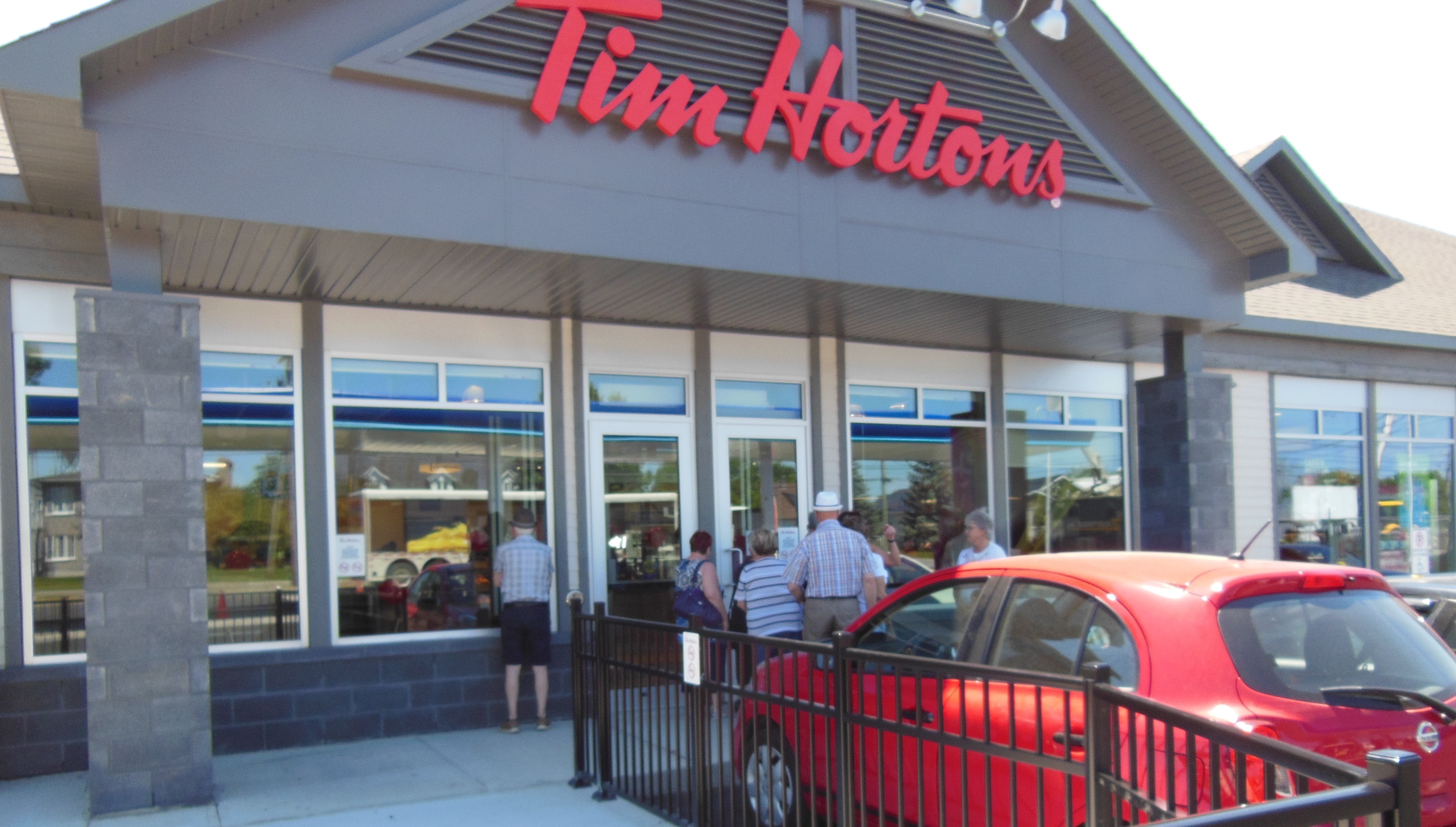 Le Tim Hortons de Sainte-Martine ouvre après les tribulations du zonage
