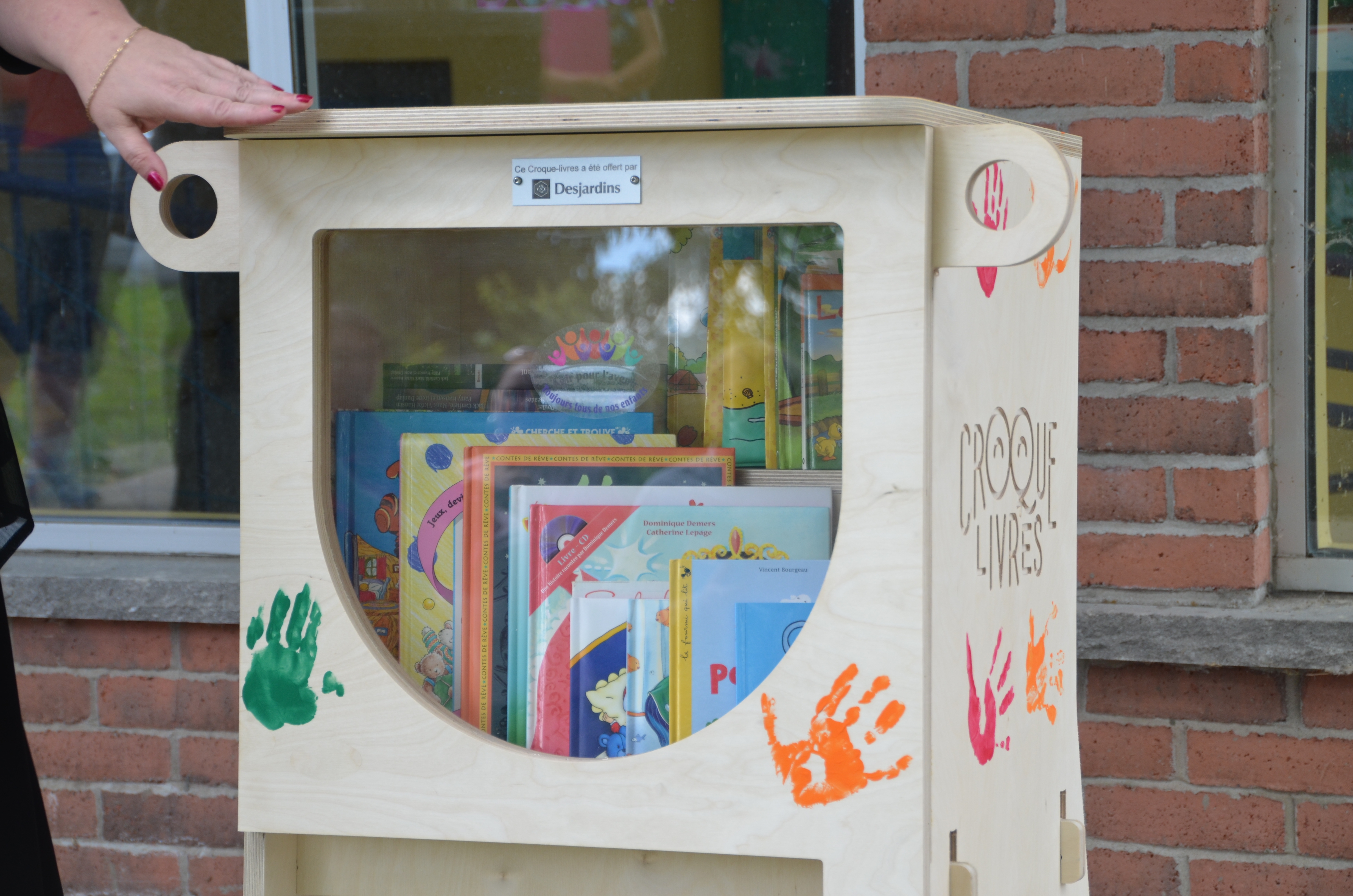 Image illustrant l'article: Des Croque-livres apparaissent devant des CPE