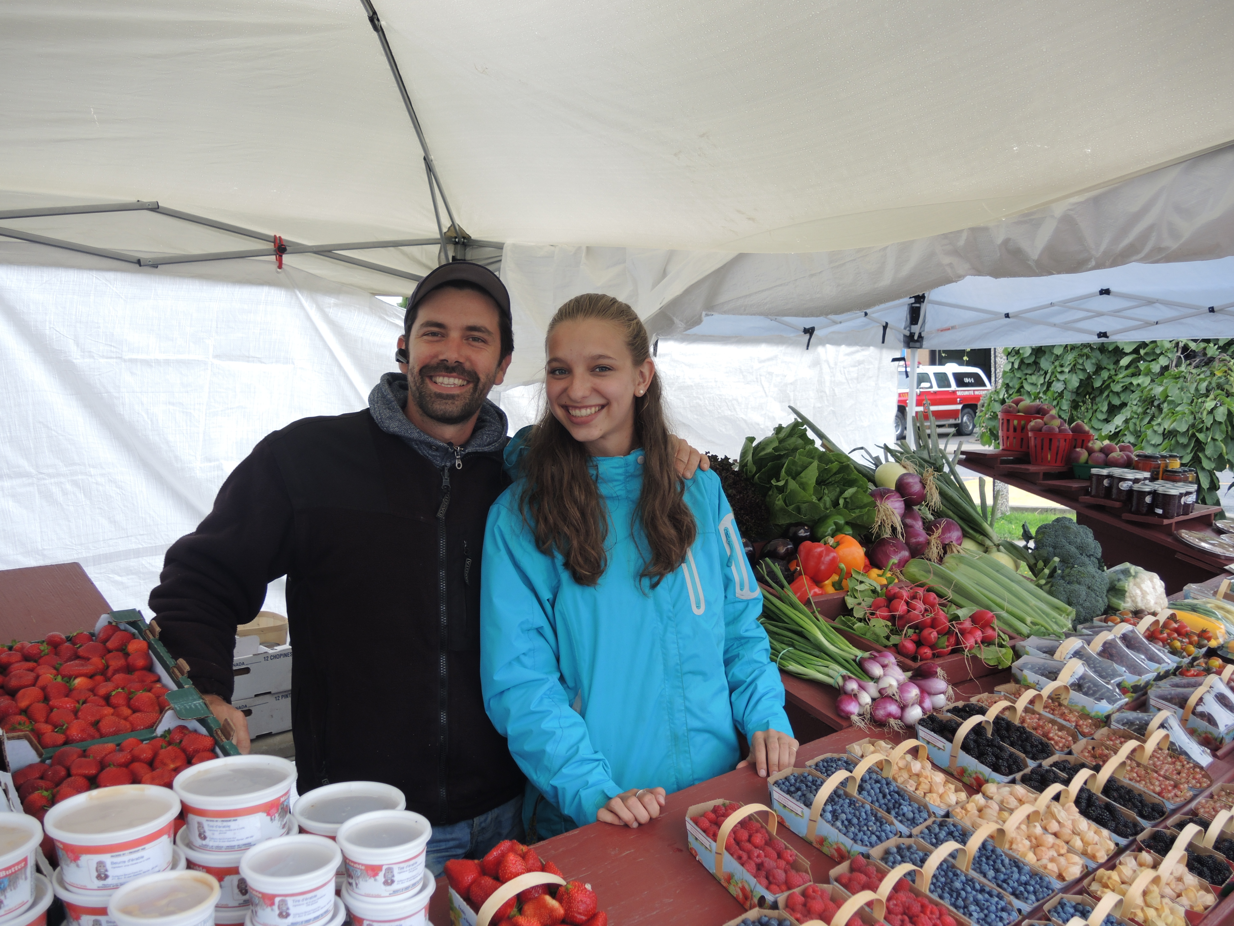 Image illustrant l'article: Pas fâchés de la pluie à la Fête des Moissons à Sainte-Martine