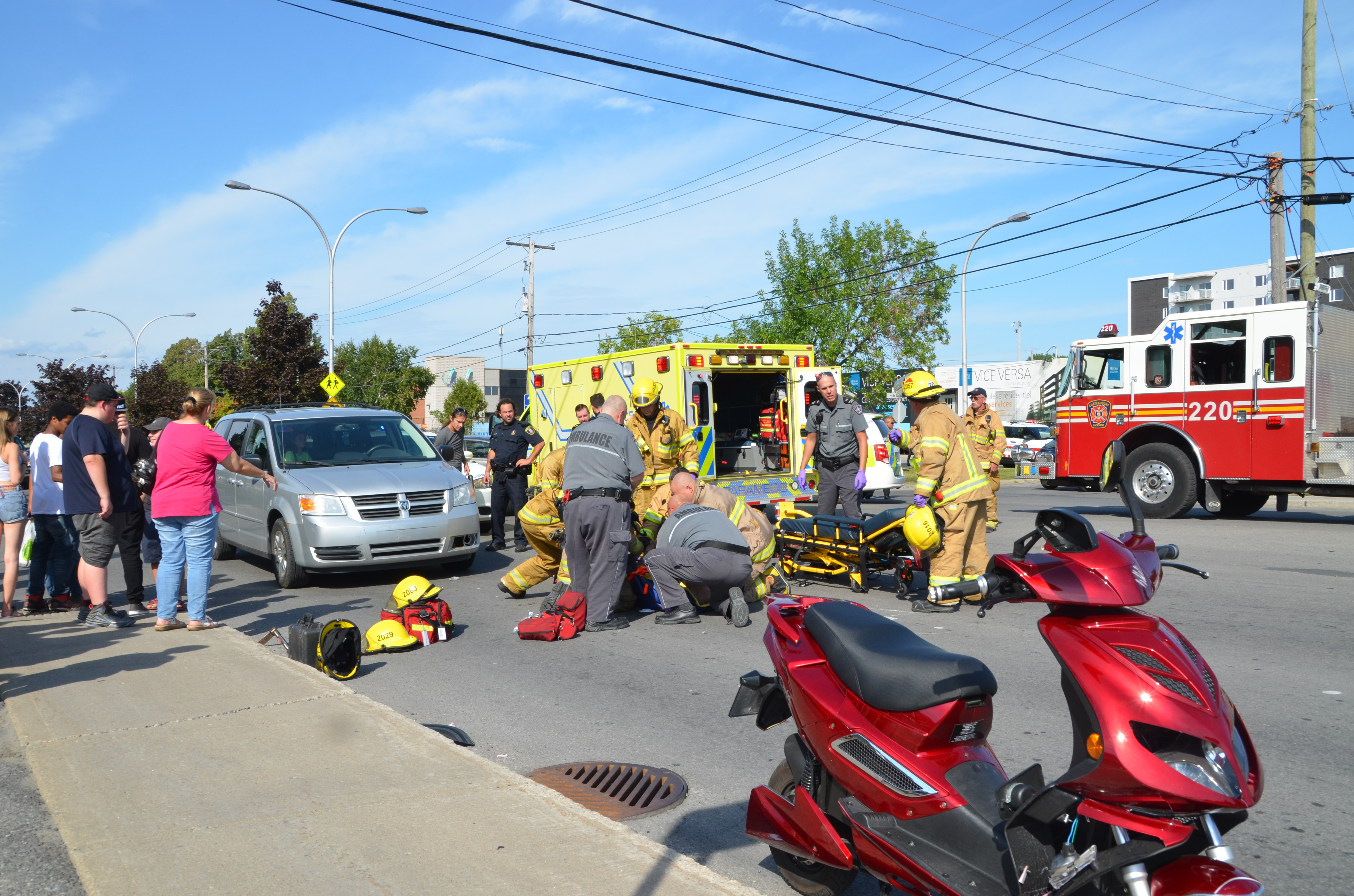 Accrochage entre une voiture et un cyclomoteur