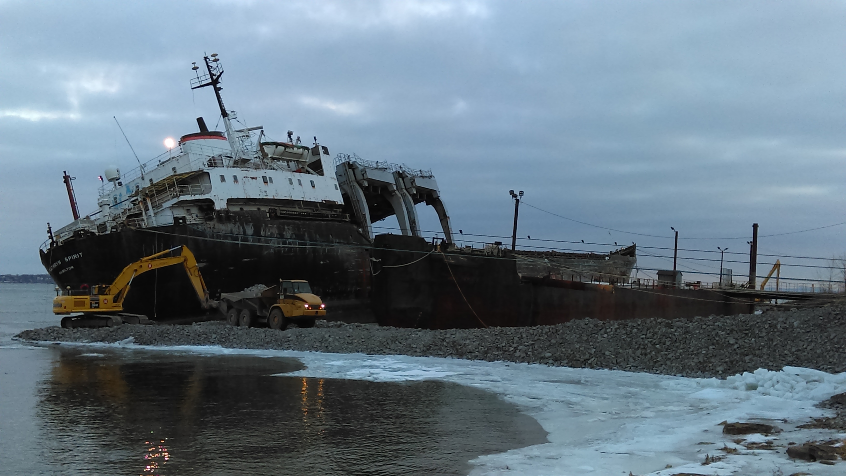 Image illustrant l'article: Les travaux autour de l'épave du Kathryn Spirit sont commencés