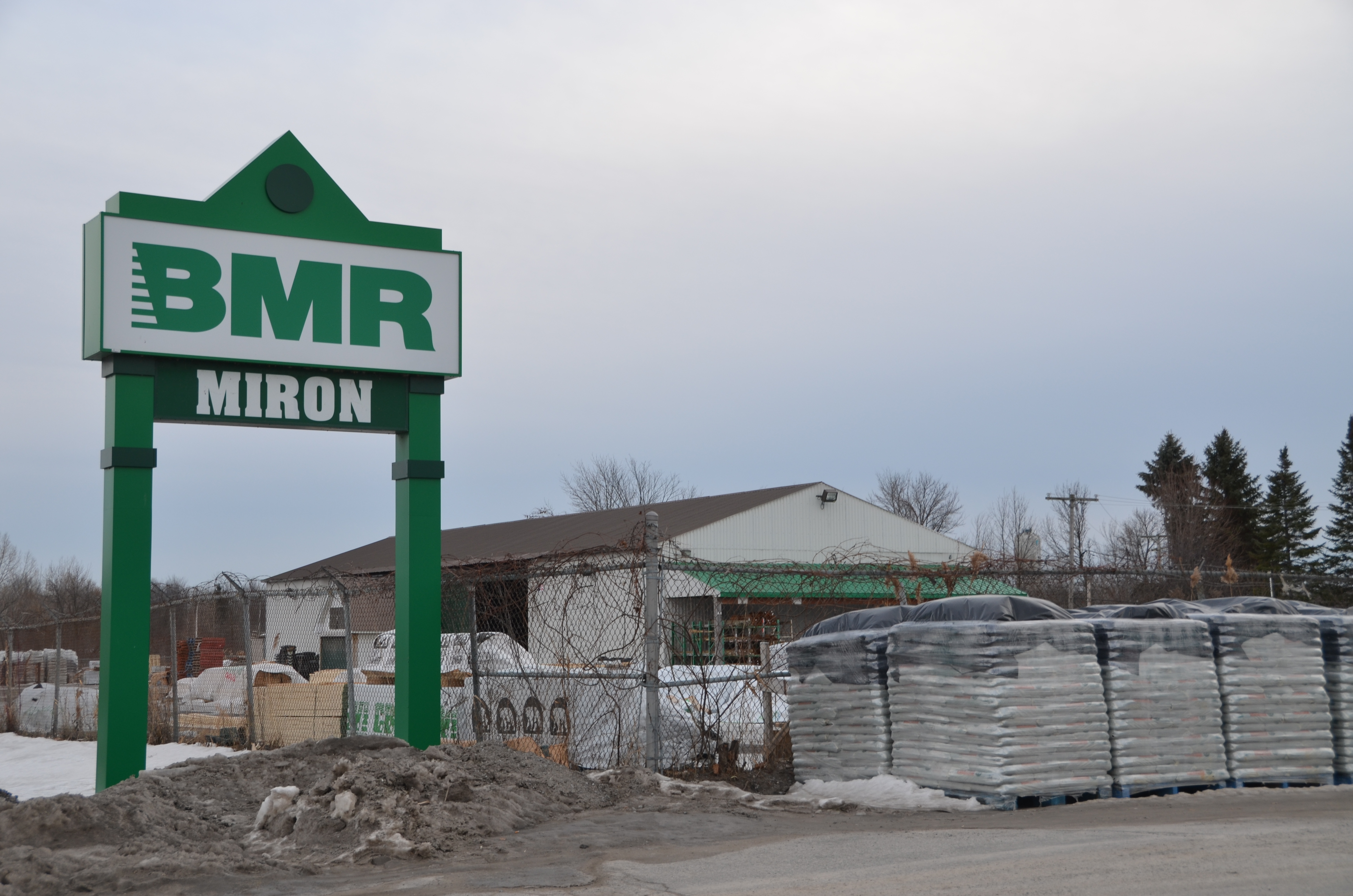 Image illustrant l'article: Avenir incertain pour la succursale BMR de Châteauguay