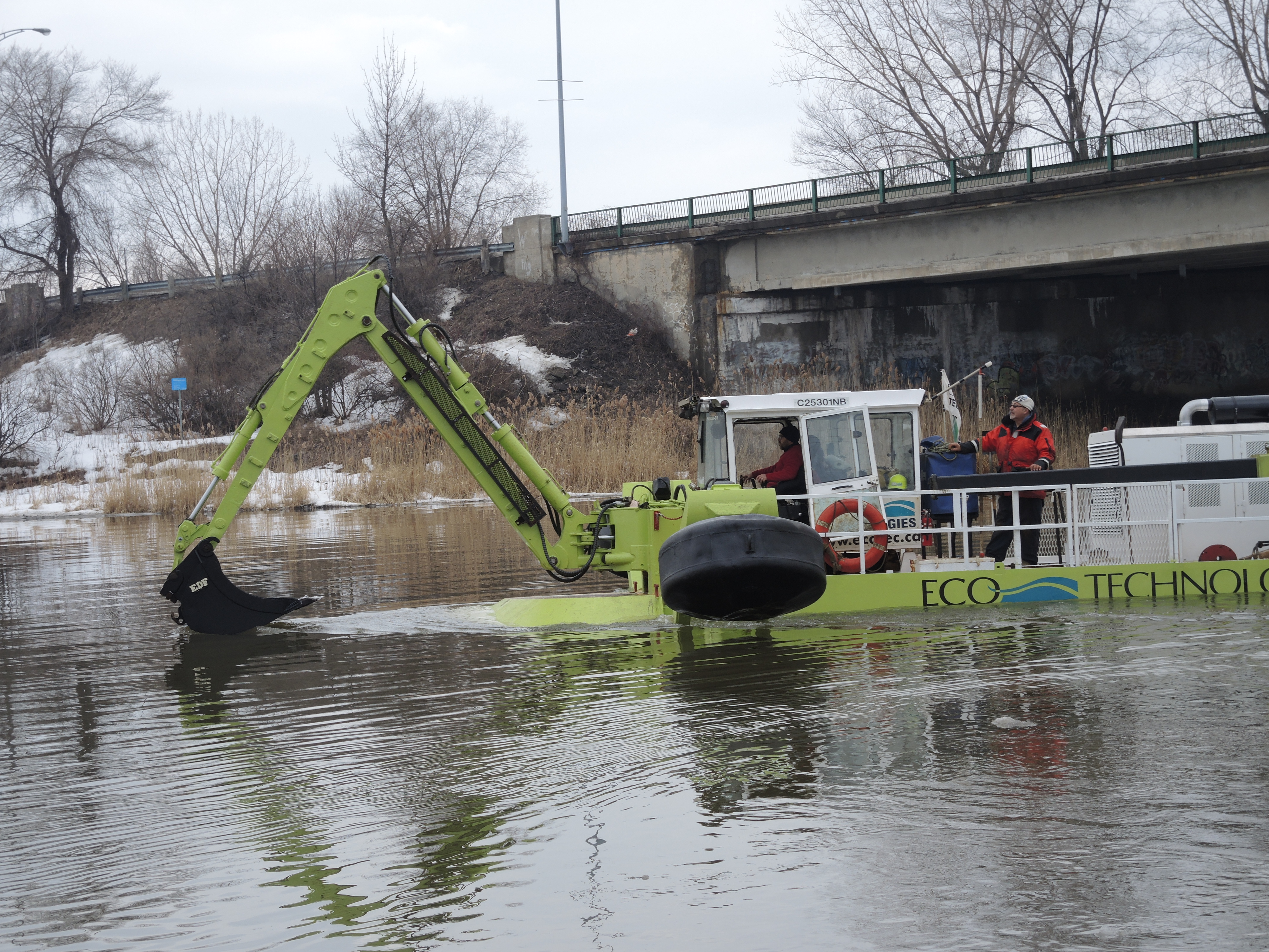 Image illustrant l'article: La «grenouille» à l'oeuvre à Châteauguay