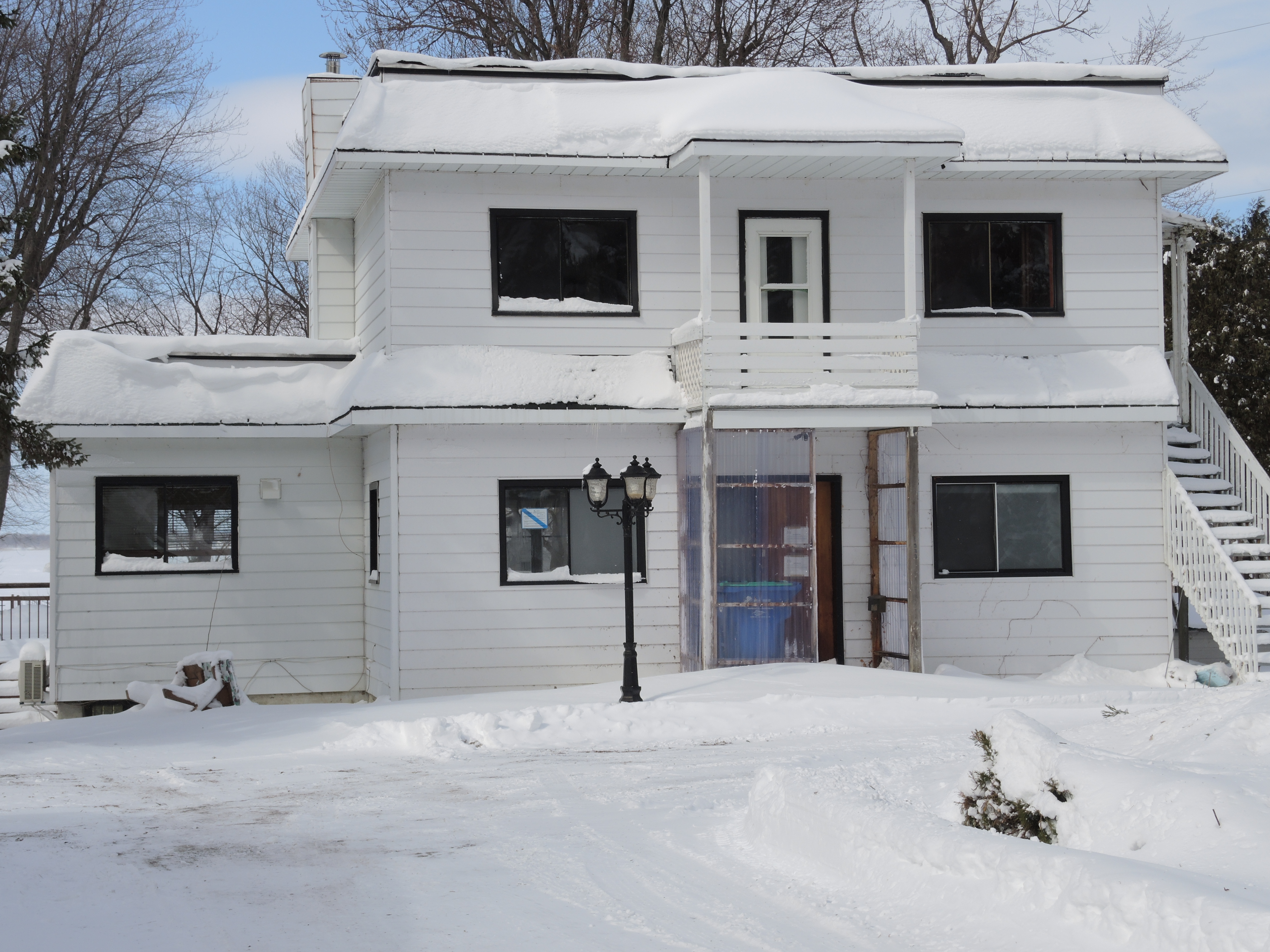 Feu vert à la démolition d’immeubles au bord du lac à Léry