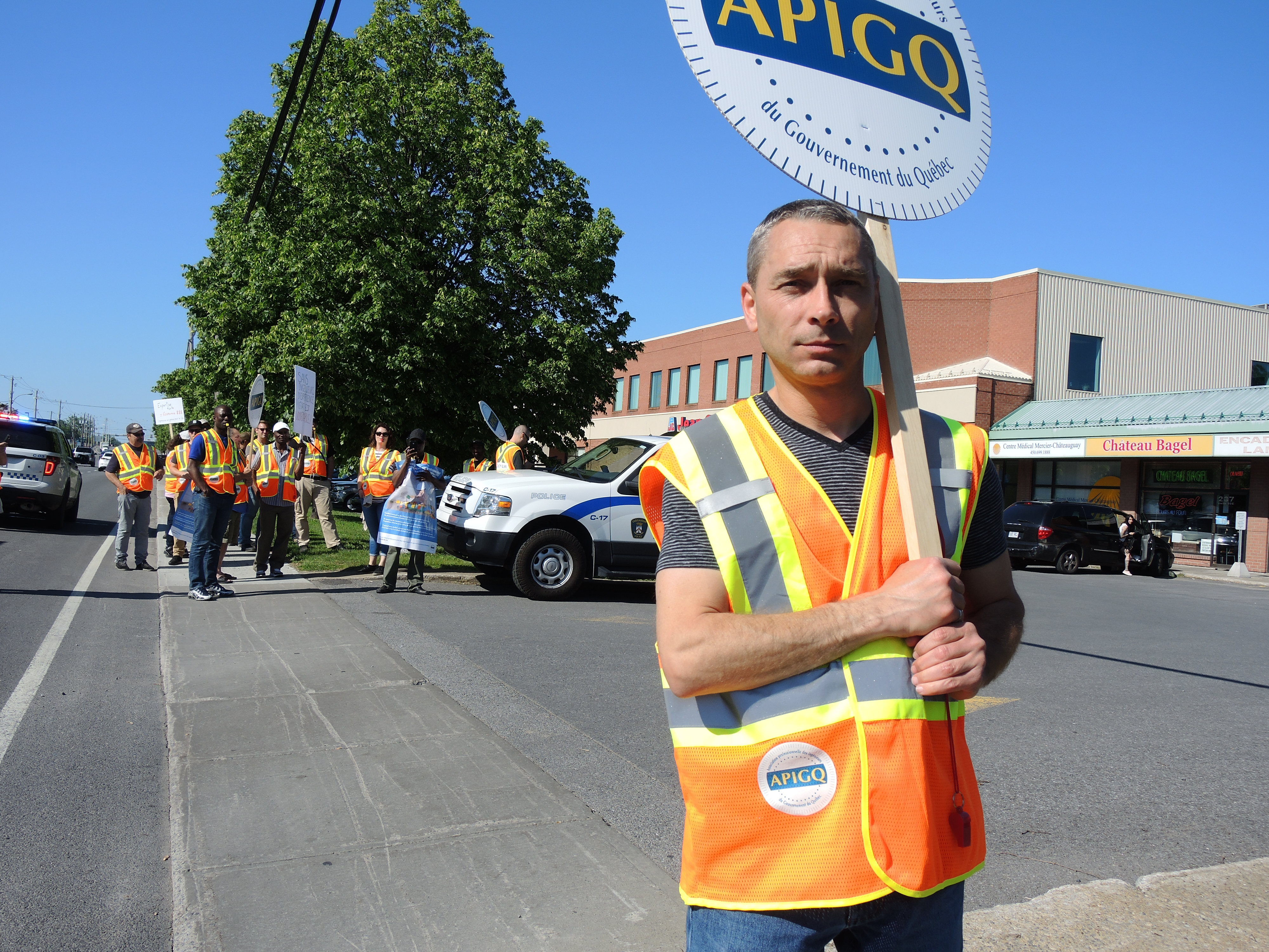 Des ingénieurs de l’État manifestaient ce matin à Châteauguay