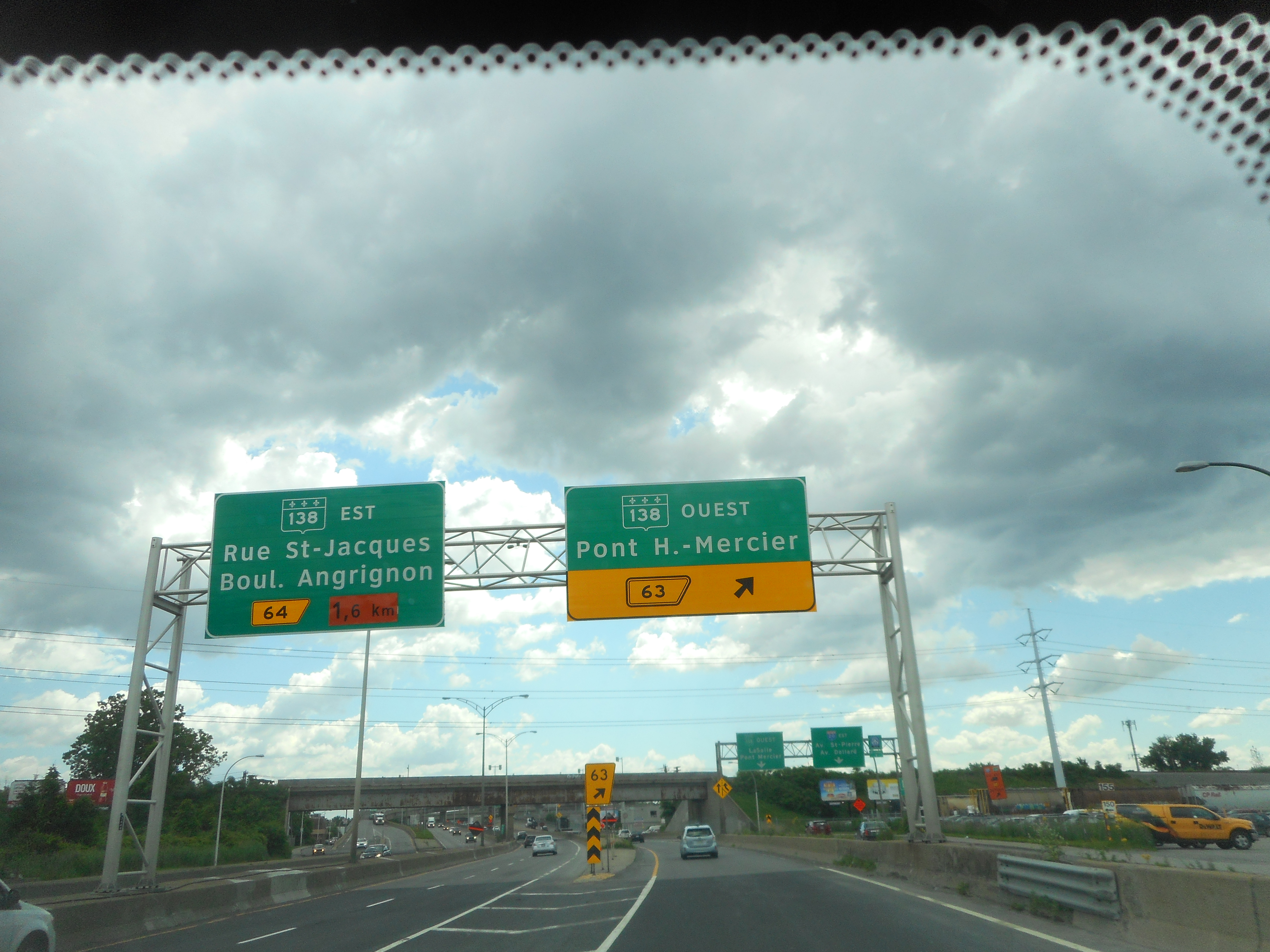 Image illustrant l'article: Une voie fermée au pont Honoré-Mercier dimanche