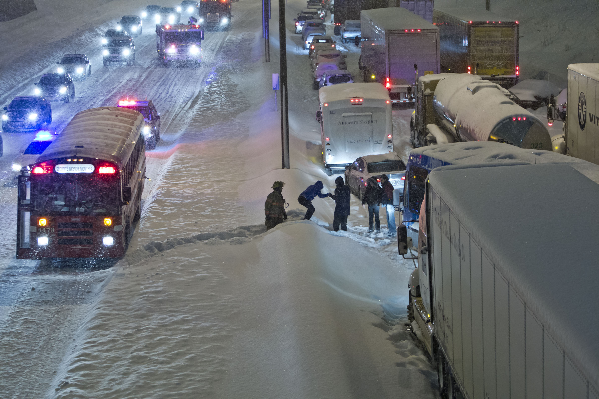 Recours collectif autorisé pour les gens prisonniers de la neige sur l’autoroute 13