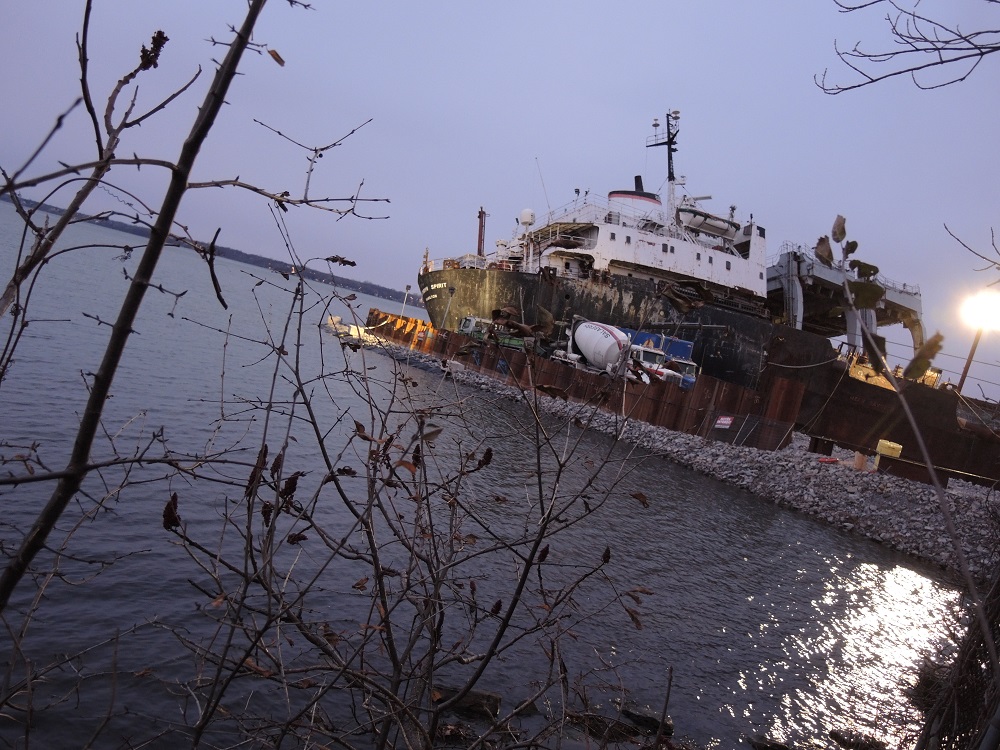 Épave du Kathryn Spirit : le colmatage des entrées d’eau se poursuit