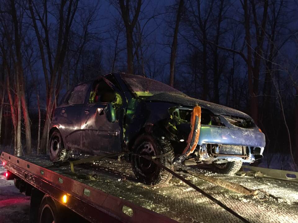 Elle perd la maîtrise de sa voiture et évite le pire