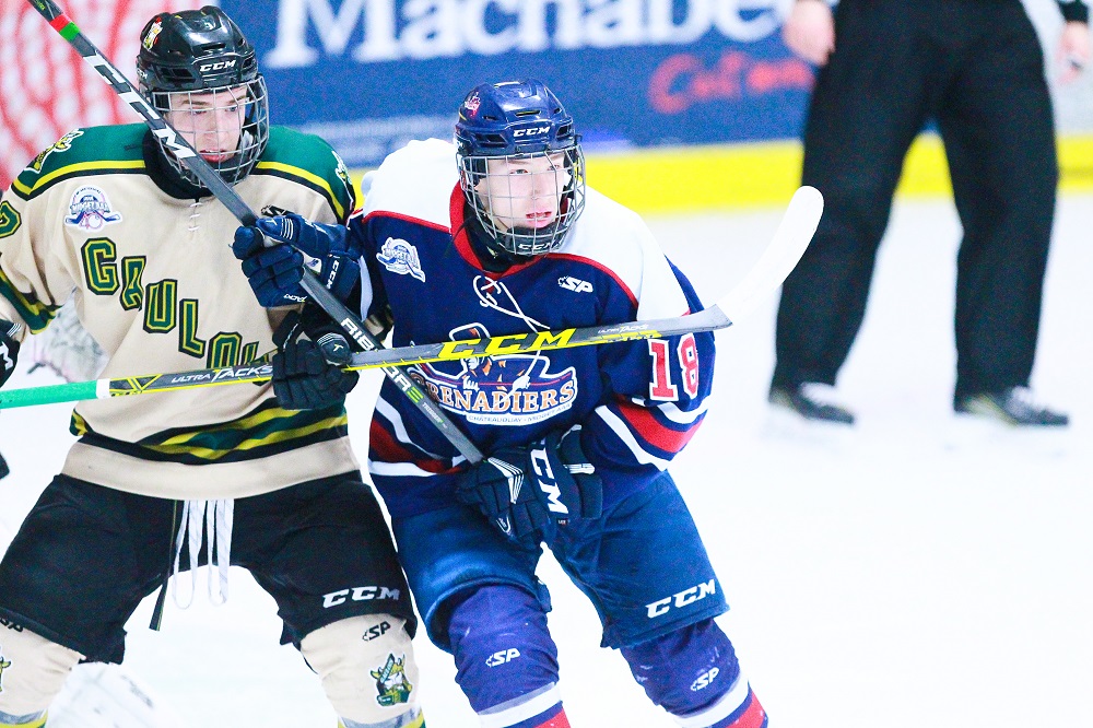 Image illustrant l'article: Les Grenadiers de Châteauguay en milieu de peloton