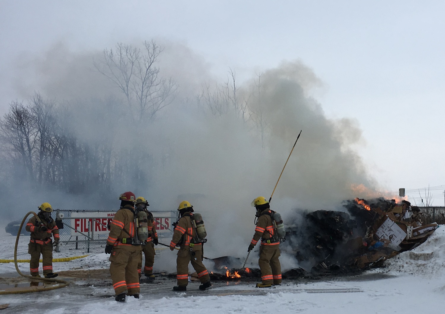Le feu a pris dans un camion rempli de carton