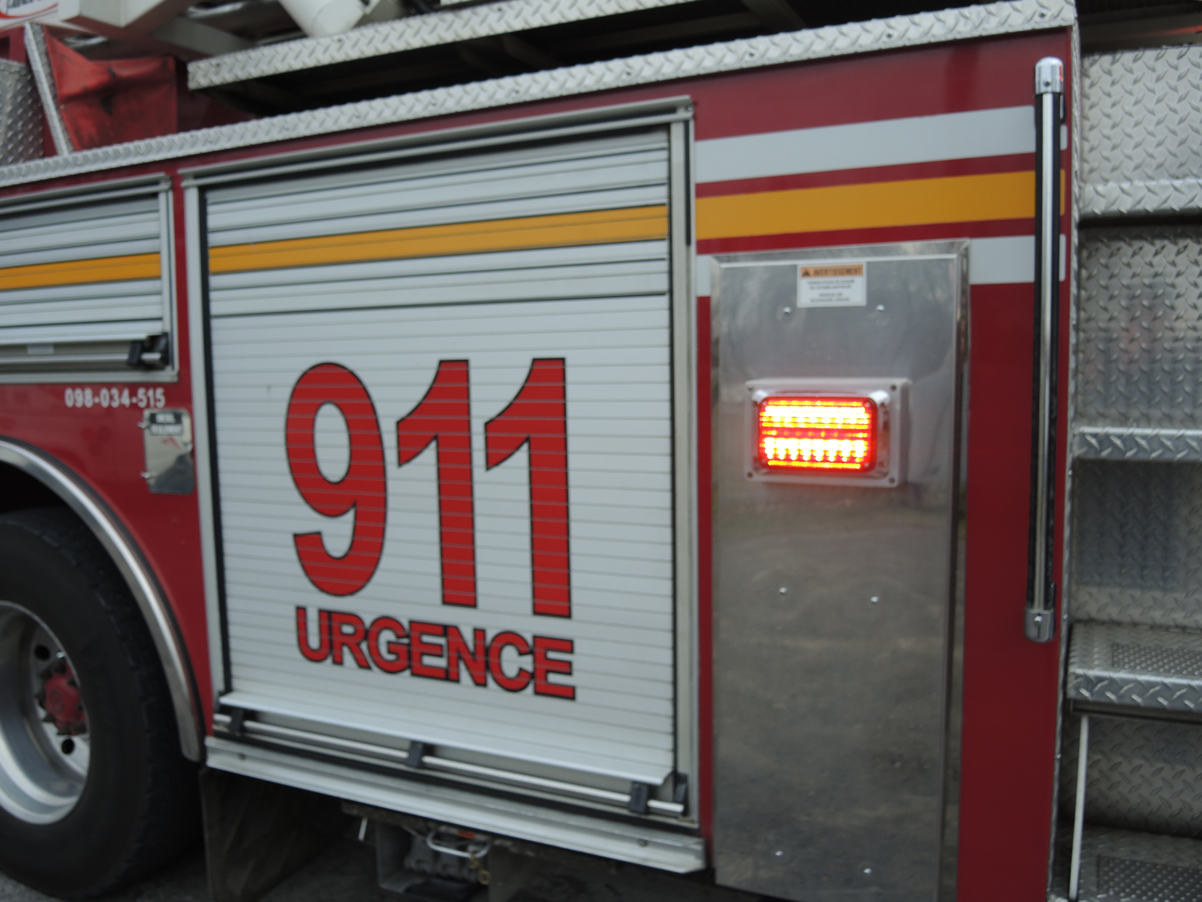 Image illustrant l'article: Le feu a pris dans son auto coincée dans la neige