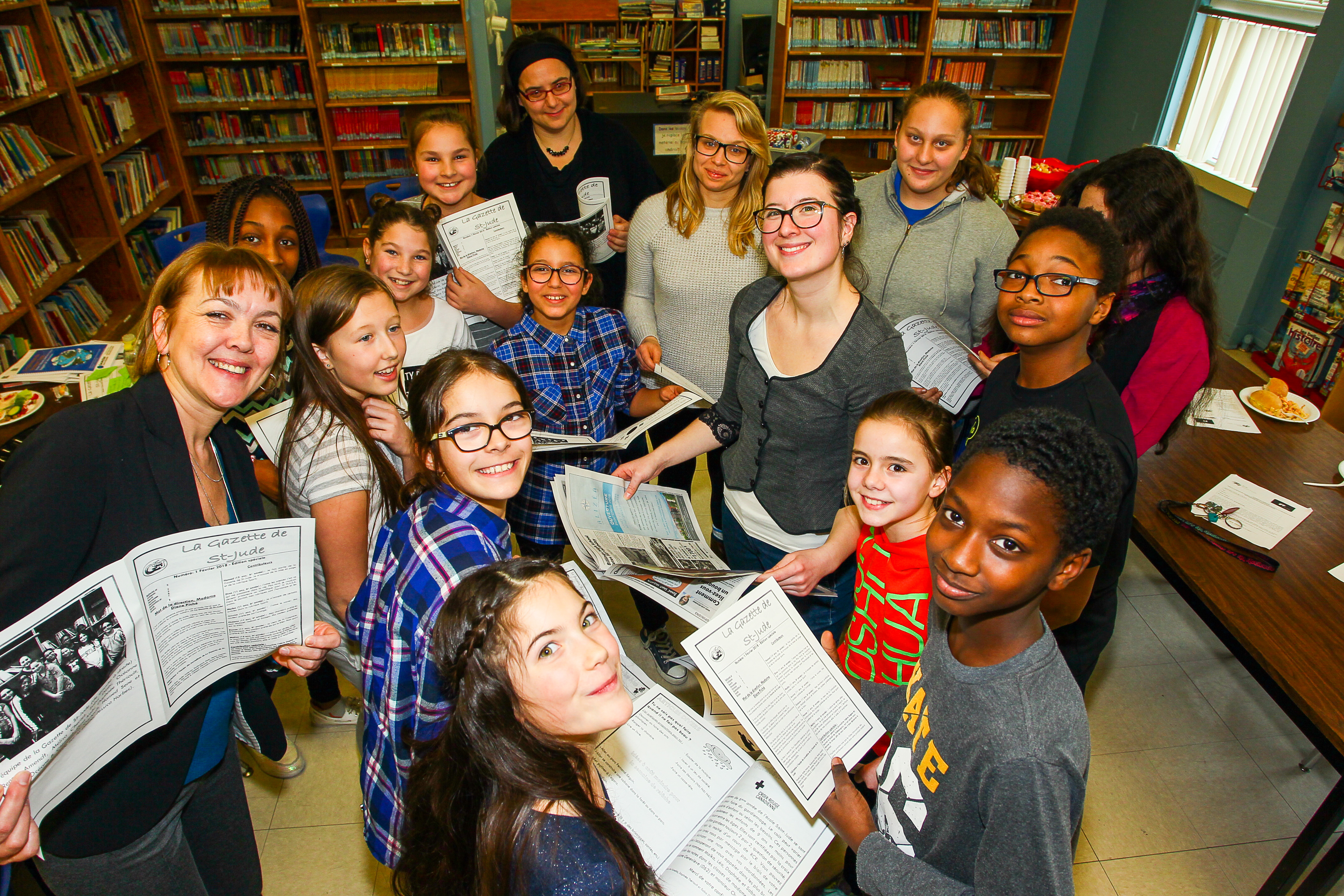 Des élèves lancent un journal scolaire