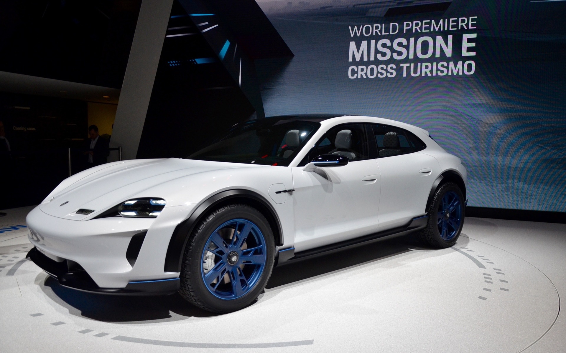 Image illustrant l'article: Porsche Mission E Cross Turismo : un multisegment 100 % électrique!