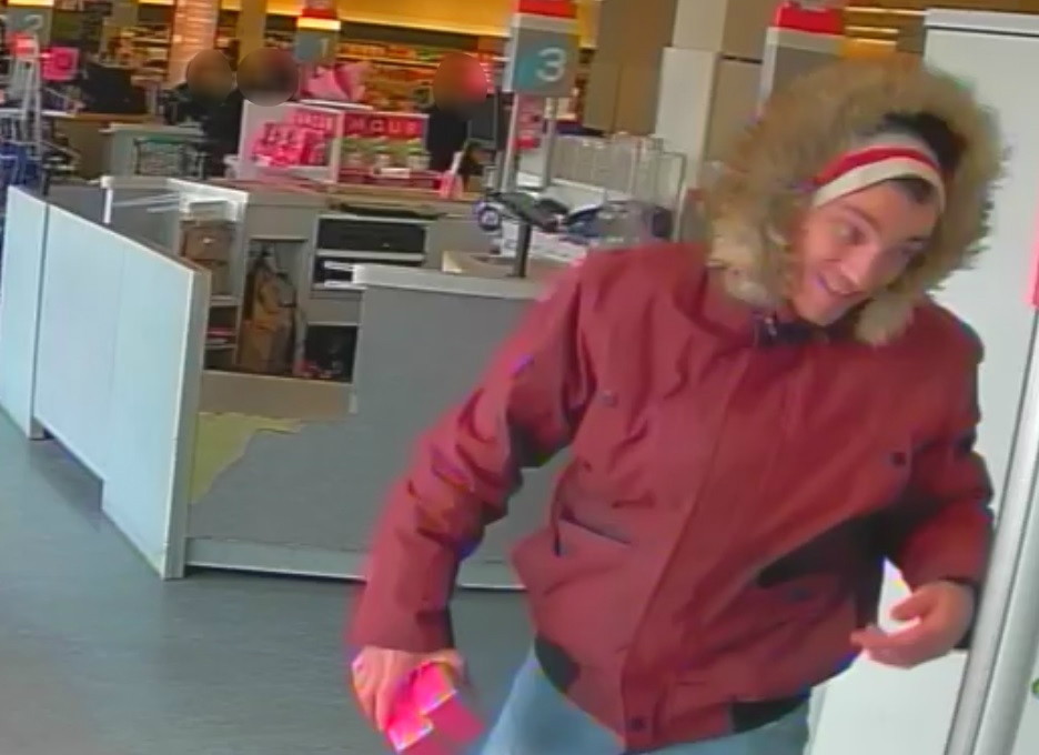 Recherché pour vol de parfum