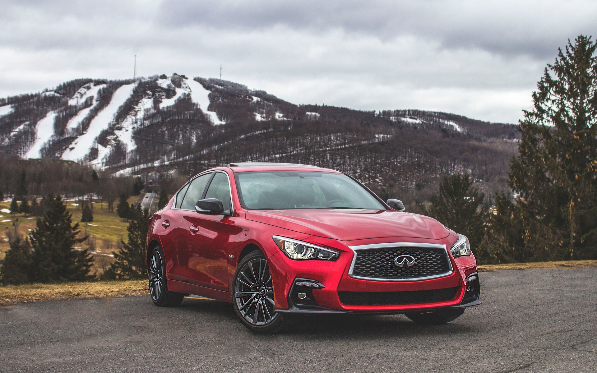 Image illustrant l'article: Infiniti Q50 Red Sport 400 2018 : subtilité agressive