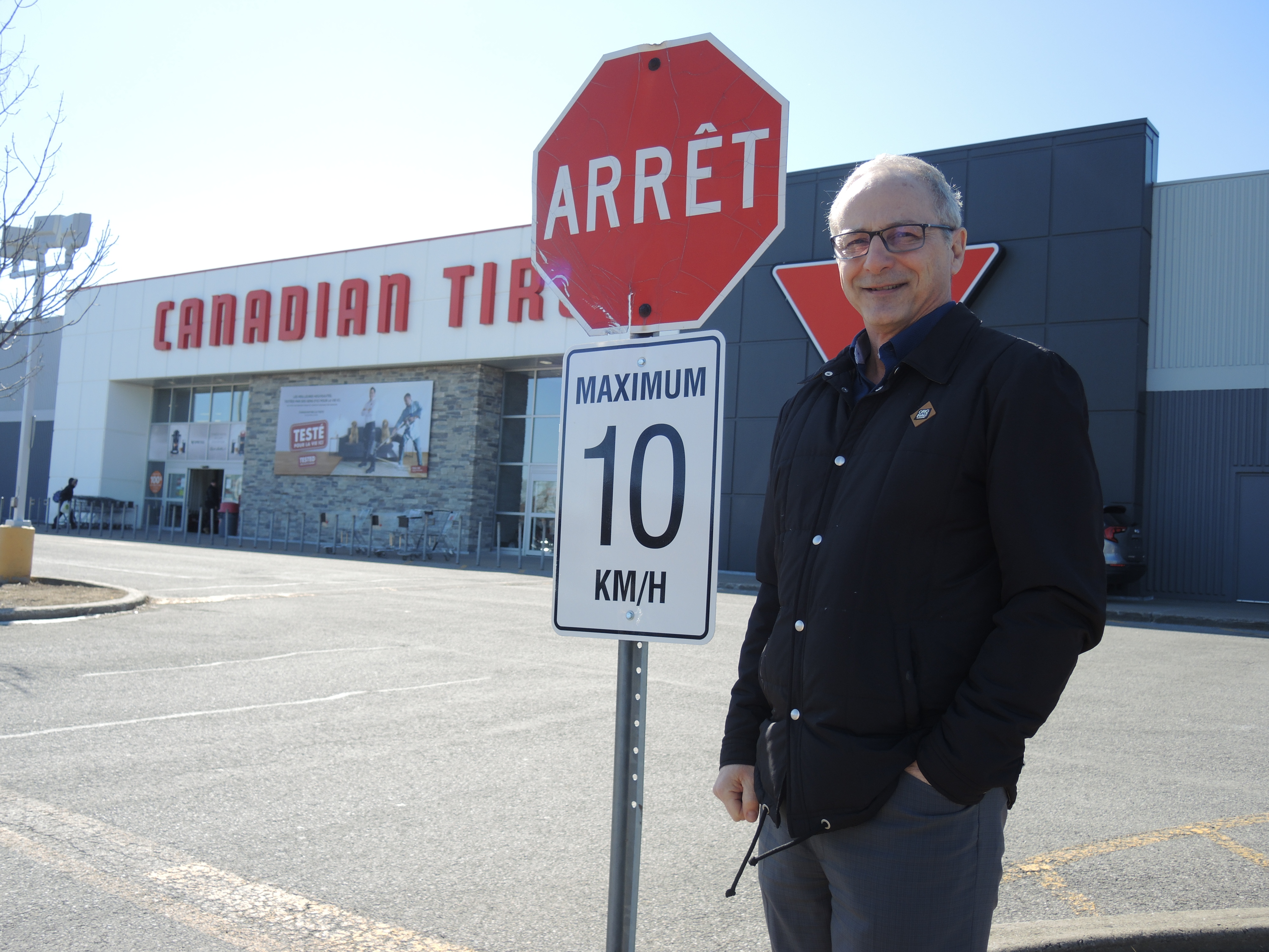 Vitesse et trafic dans les stationnements commerciaux
