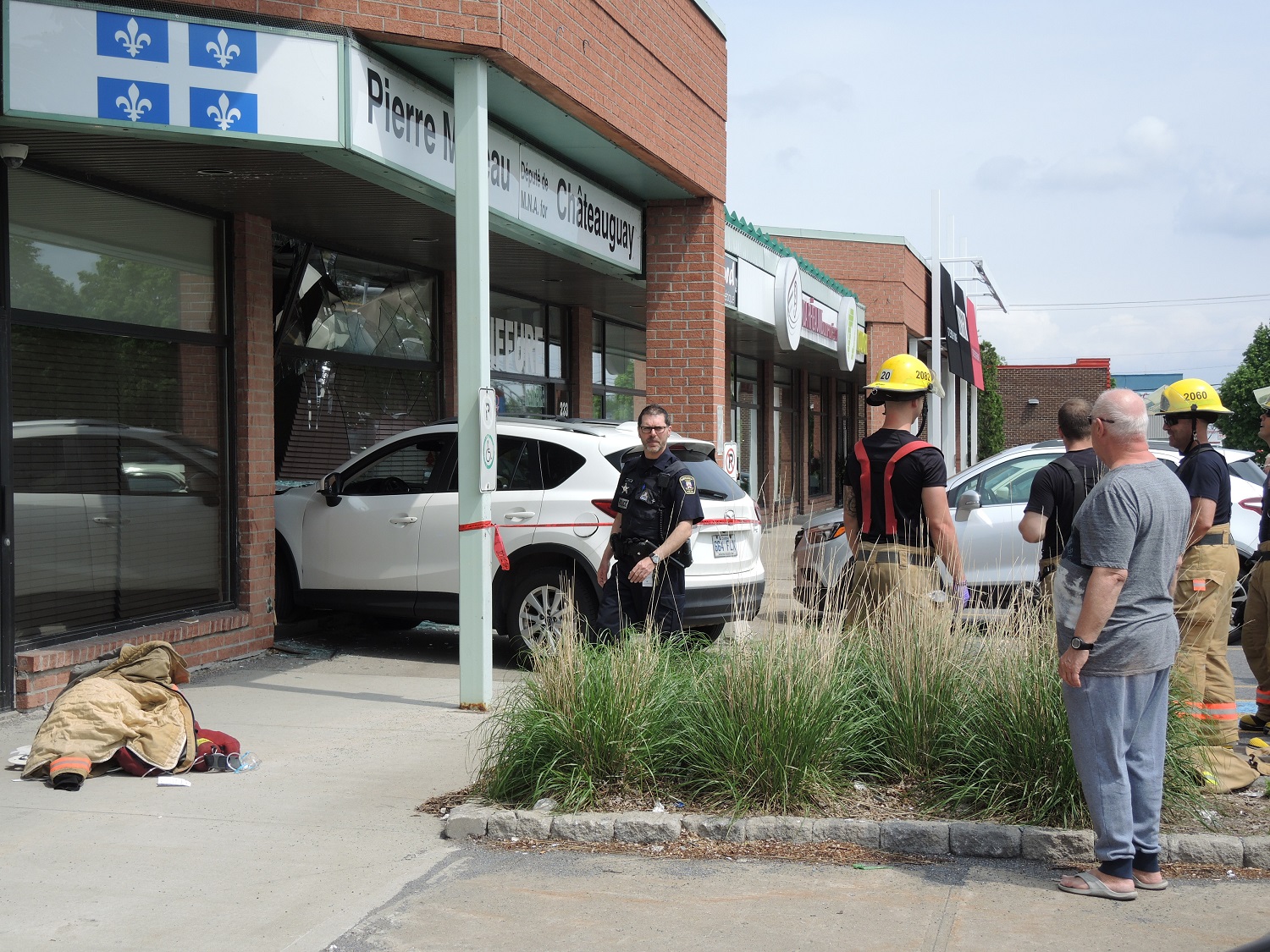 Image illustrant l'article: Une entrée fracassante au bureau du ministre Pierre Moreau