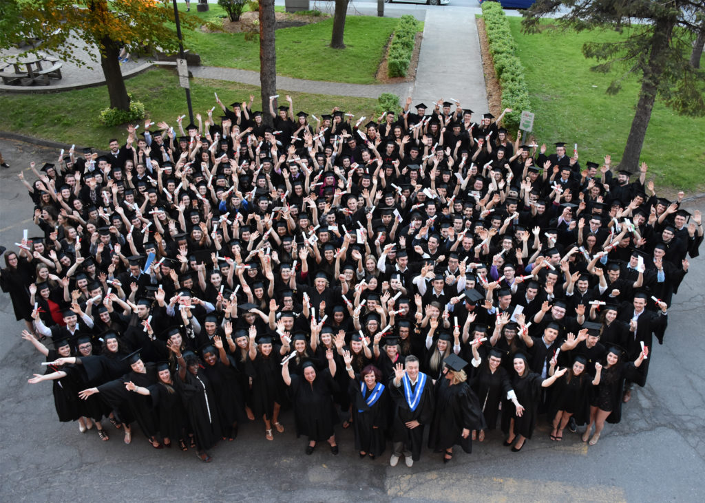 Image illustrant l'article: Fraîchement diplômés