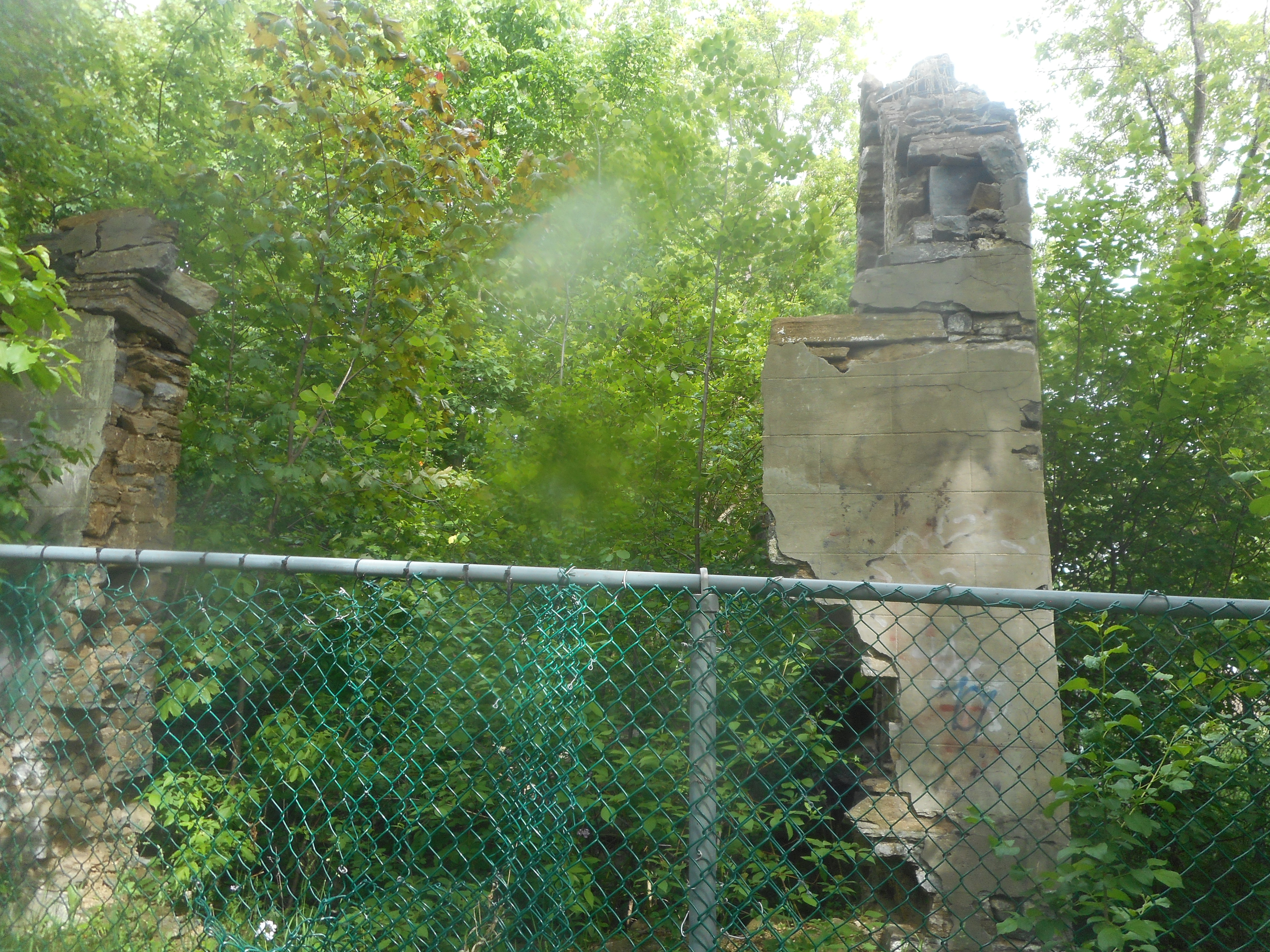 Image illustrant l'article: Projet de raser les ruines de la maison Blaise-Marchand