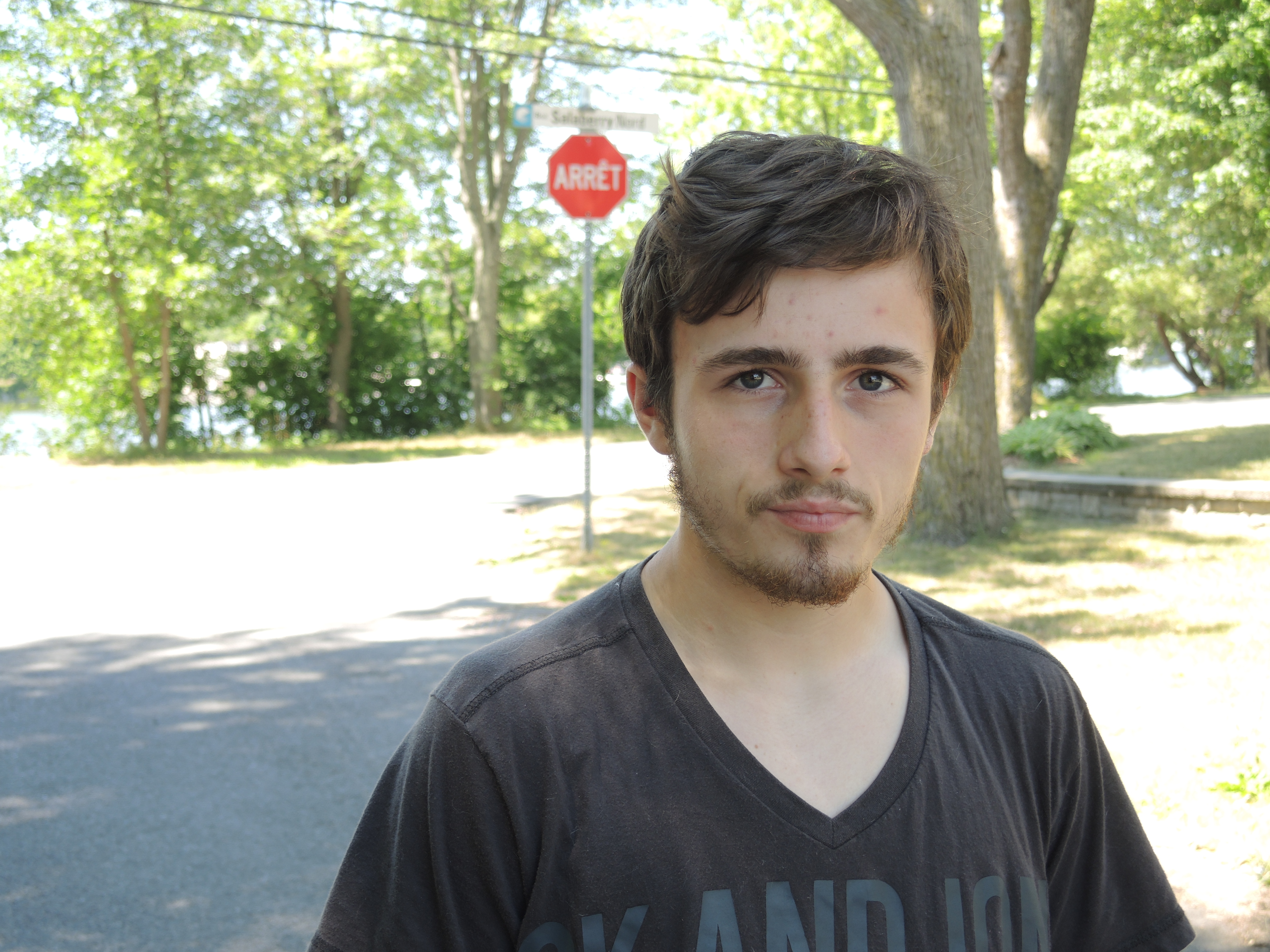 Image illustrant l'article: Il dénonce une infestation de nids-de-poule en vidéo