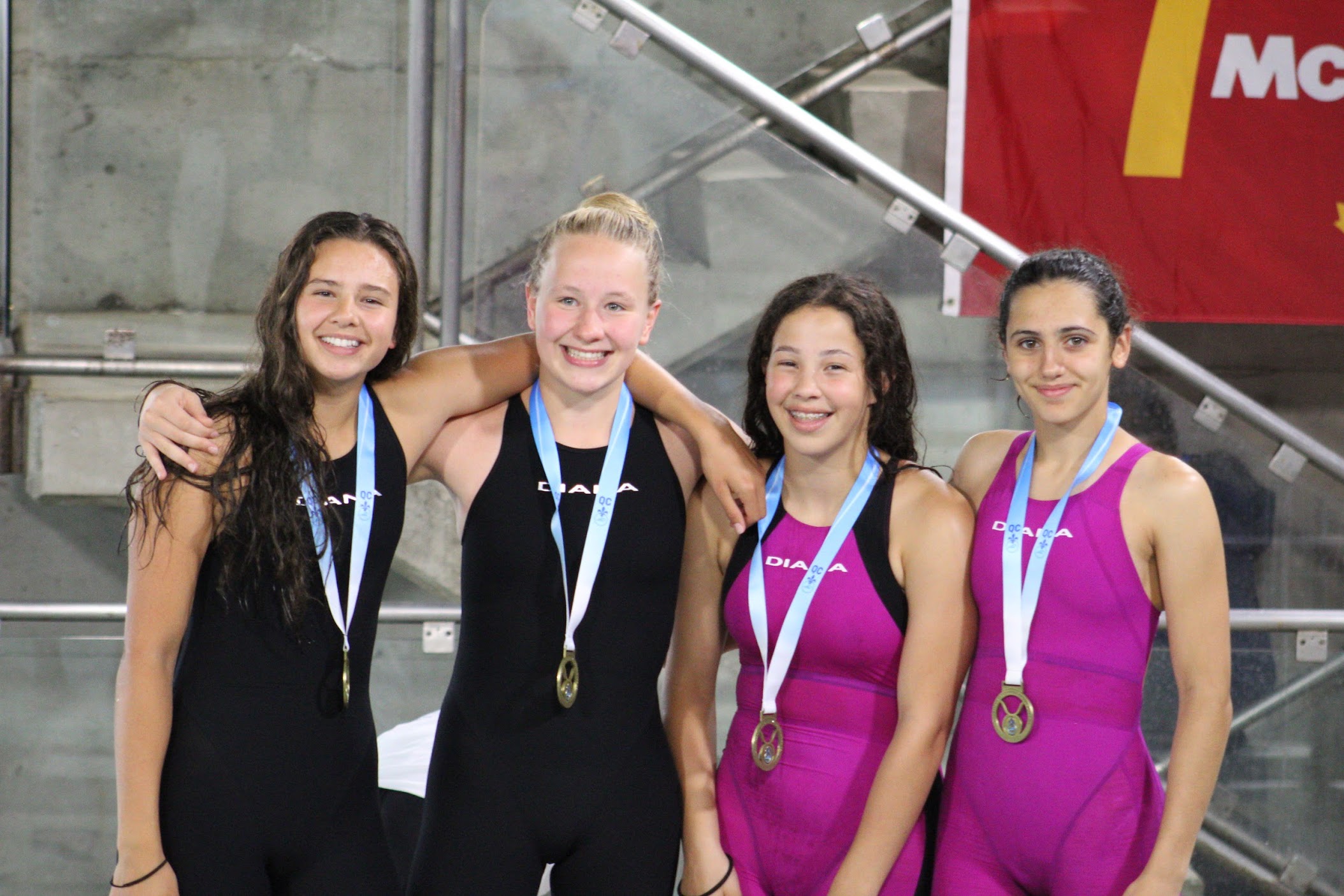 Image illustrant l'article: Quatre nageuses dominantes en équipe